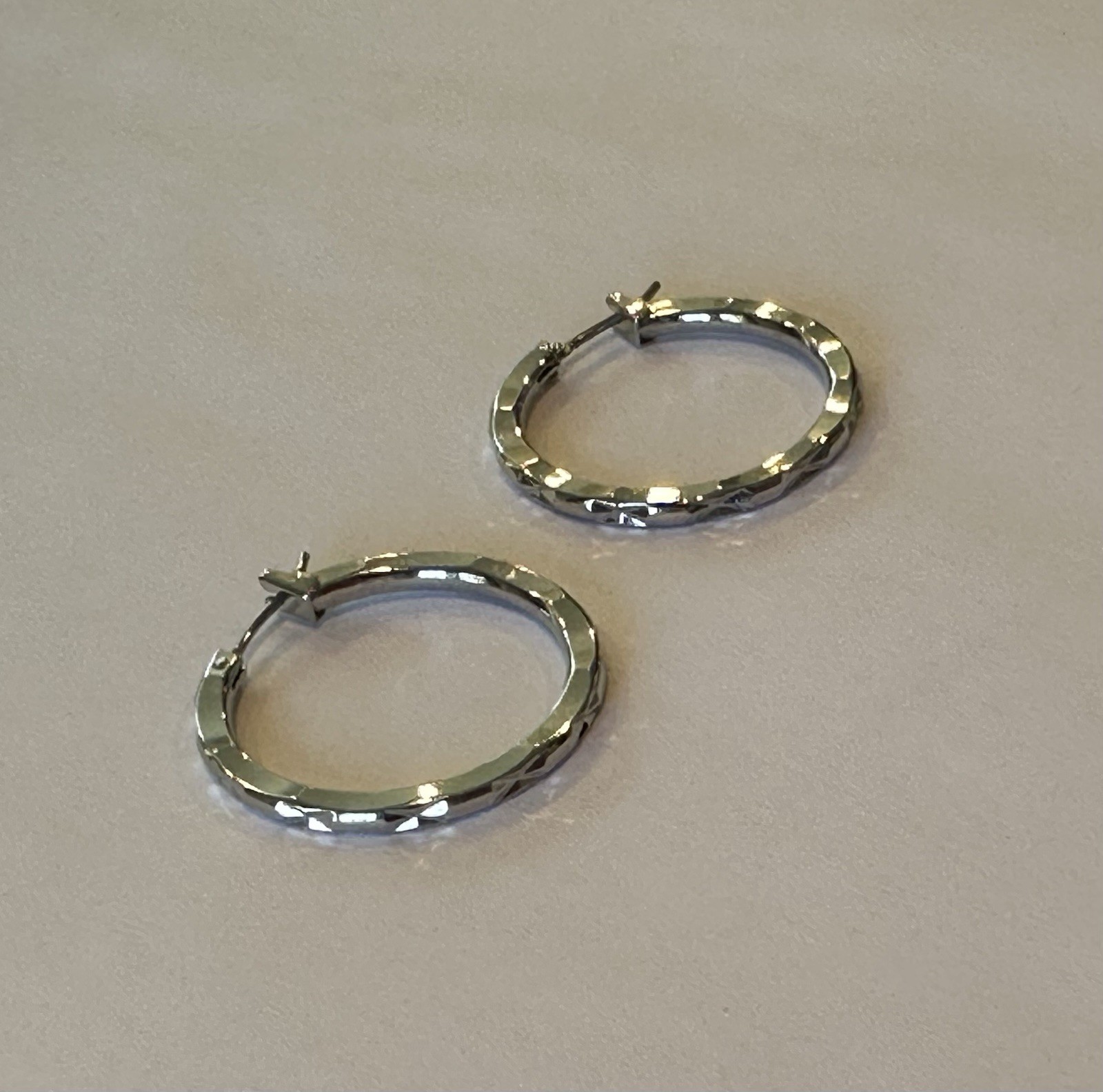 Lia Sophia Silver Tone Textured Hoop Earrings Classic Snap Closure Medium Size