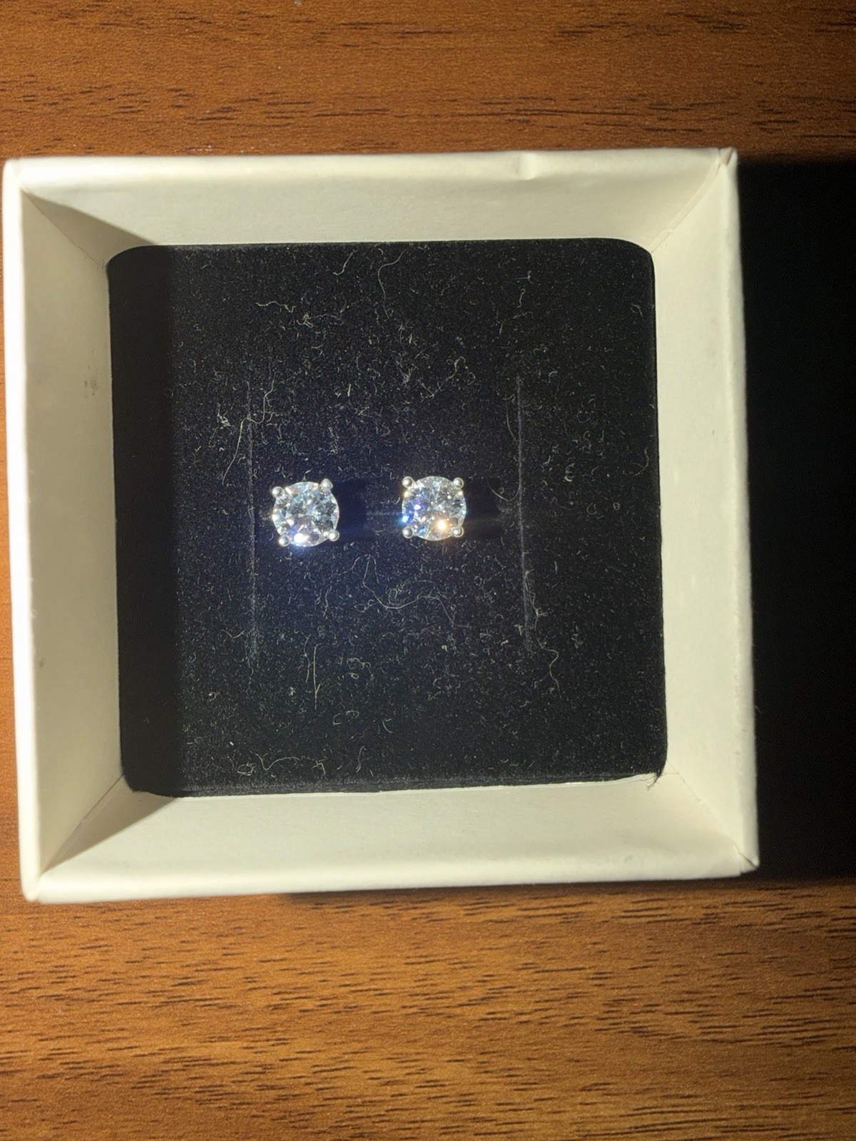 VVS1 Moissanite 1ct stud earrings