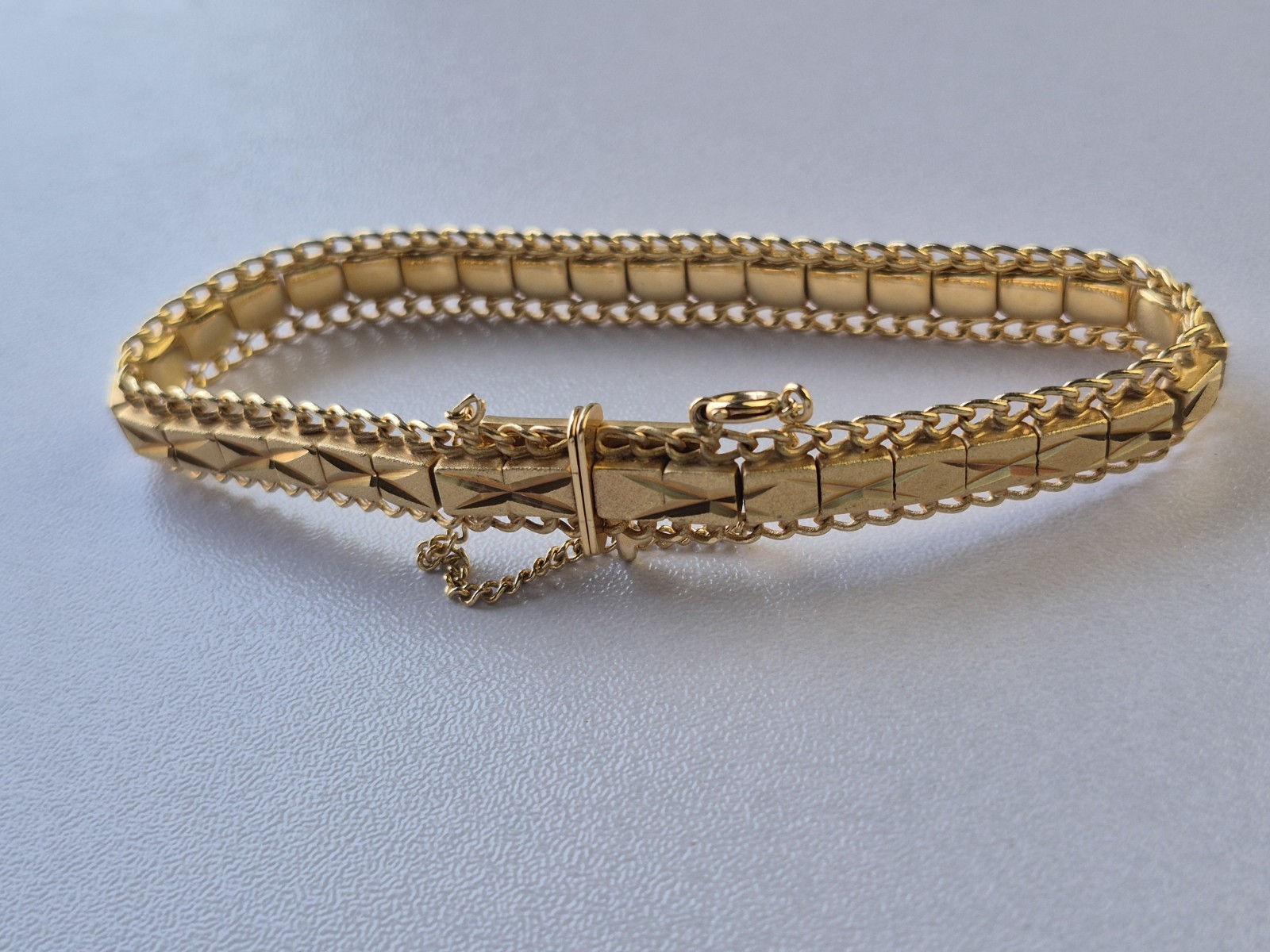 Link Bracelet Gold Tone Safety Catch Textured Unsigned Geometric Hidden Clasp