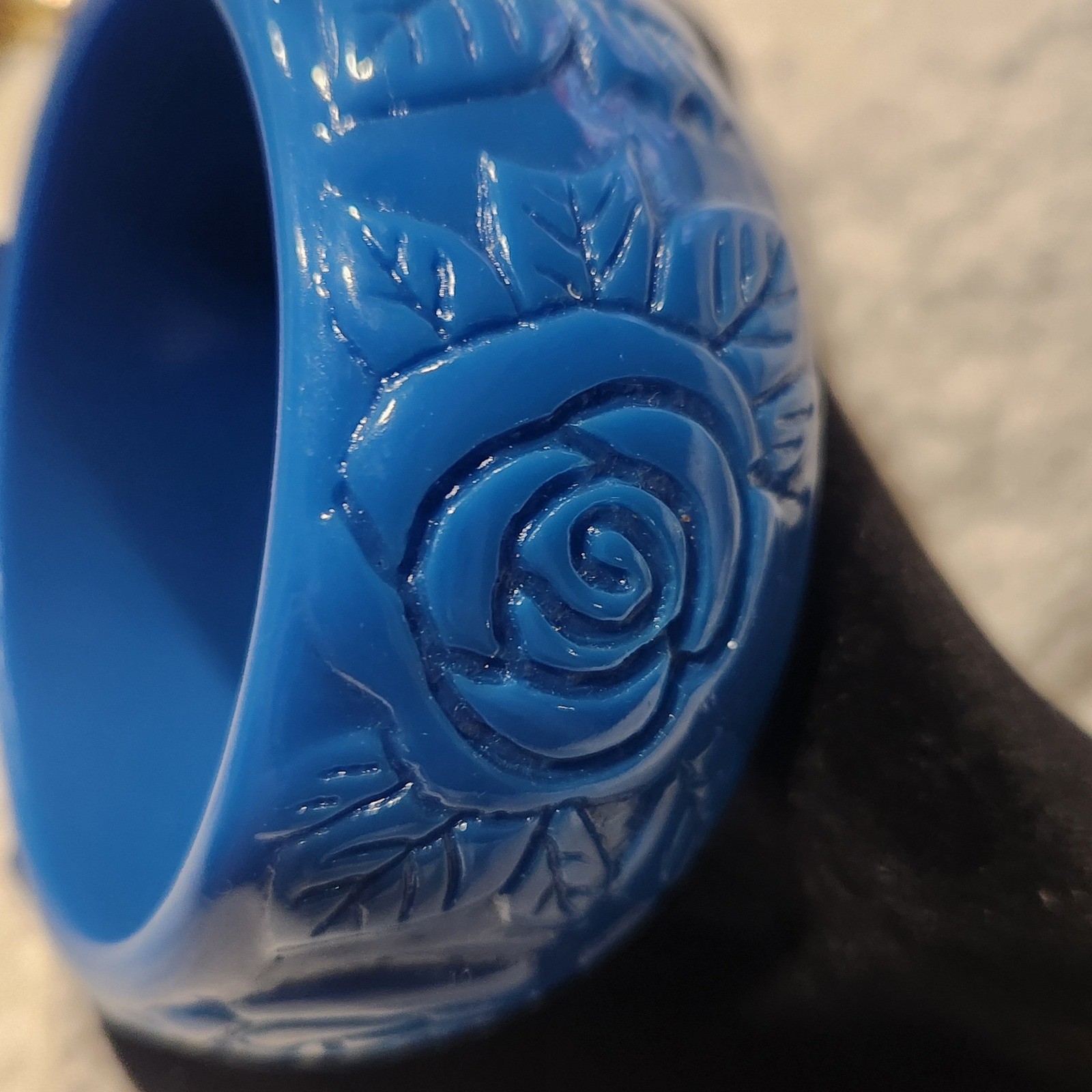 Vintage Blue Carved Rose acrylic Bangle Bracelet Chunky Floral Statement 7.4In