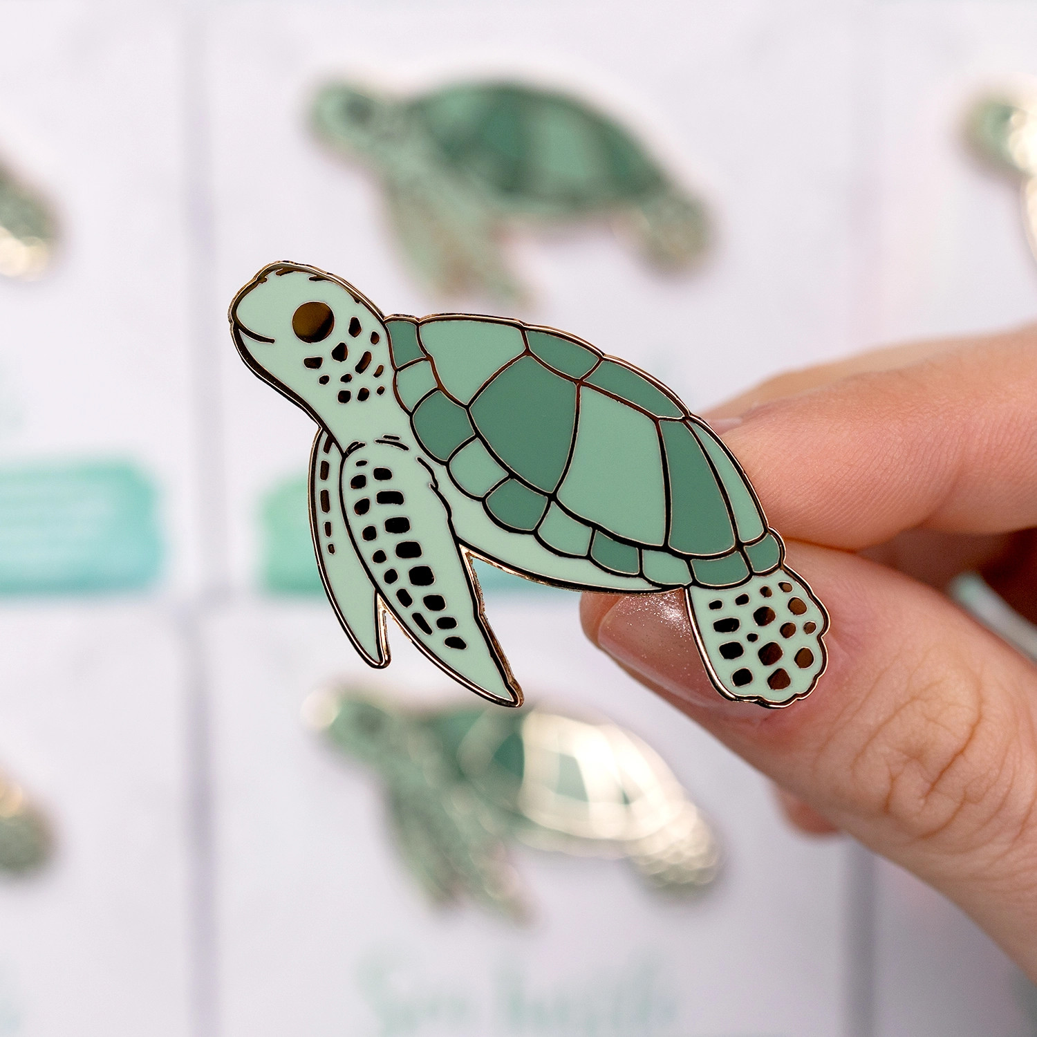 Sea Turtle Enamel Pin – Gold Plated Nature Jewelry – Beach & Ocean Animal Brooch