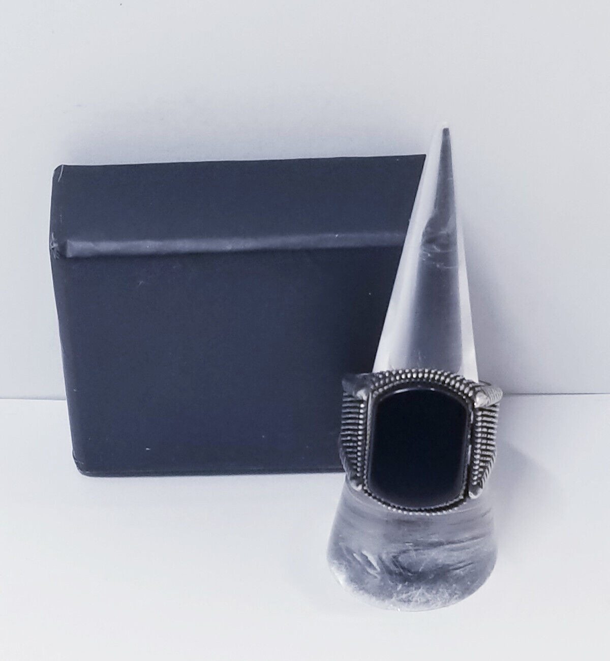 Sterling Silver Onyx Ring sz 8.5 (13.7g T.W.)