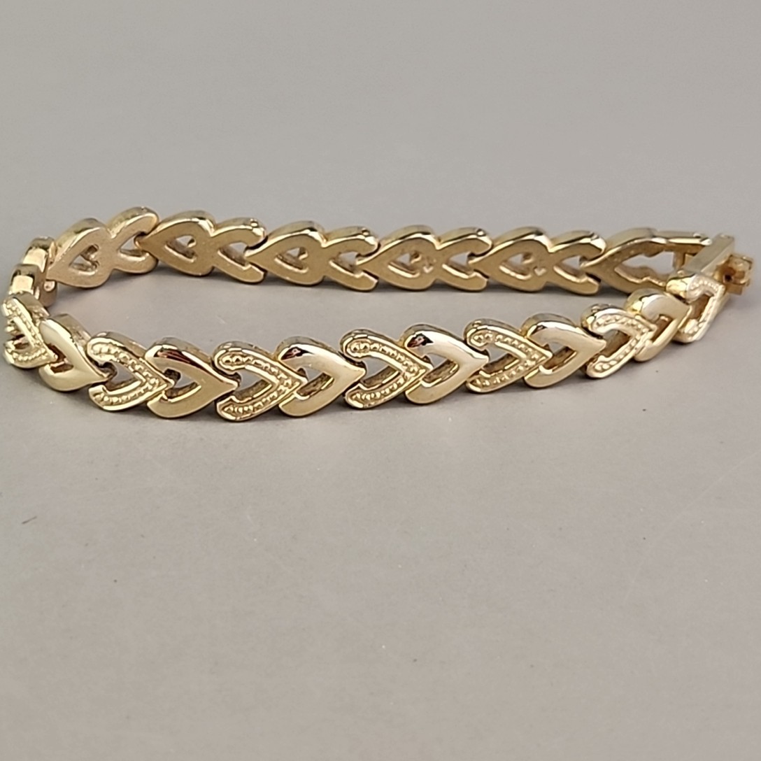 Heart Linked Bracelet Gold Tone Textured Glossy 7.5″