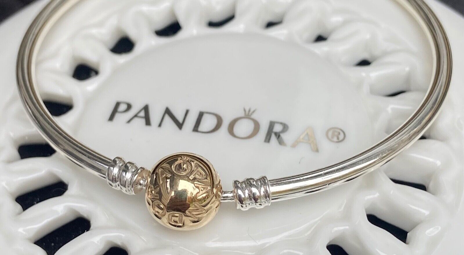 Authentic Pandora MOMENTS Bangle #590718