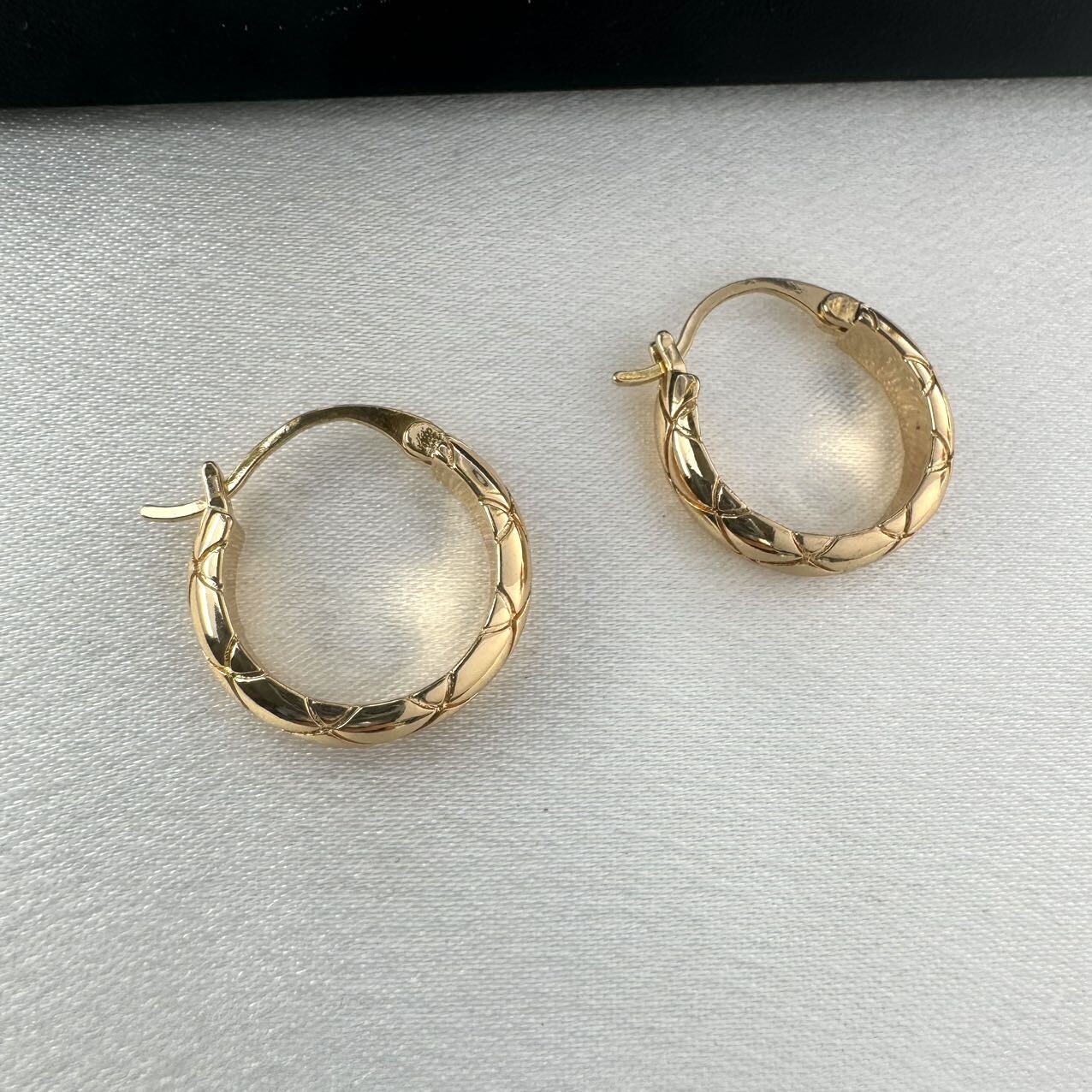 Polished Metal Texture Gold Hoop Earrings for Women
