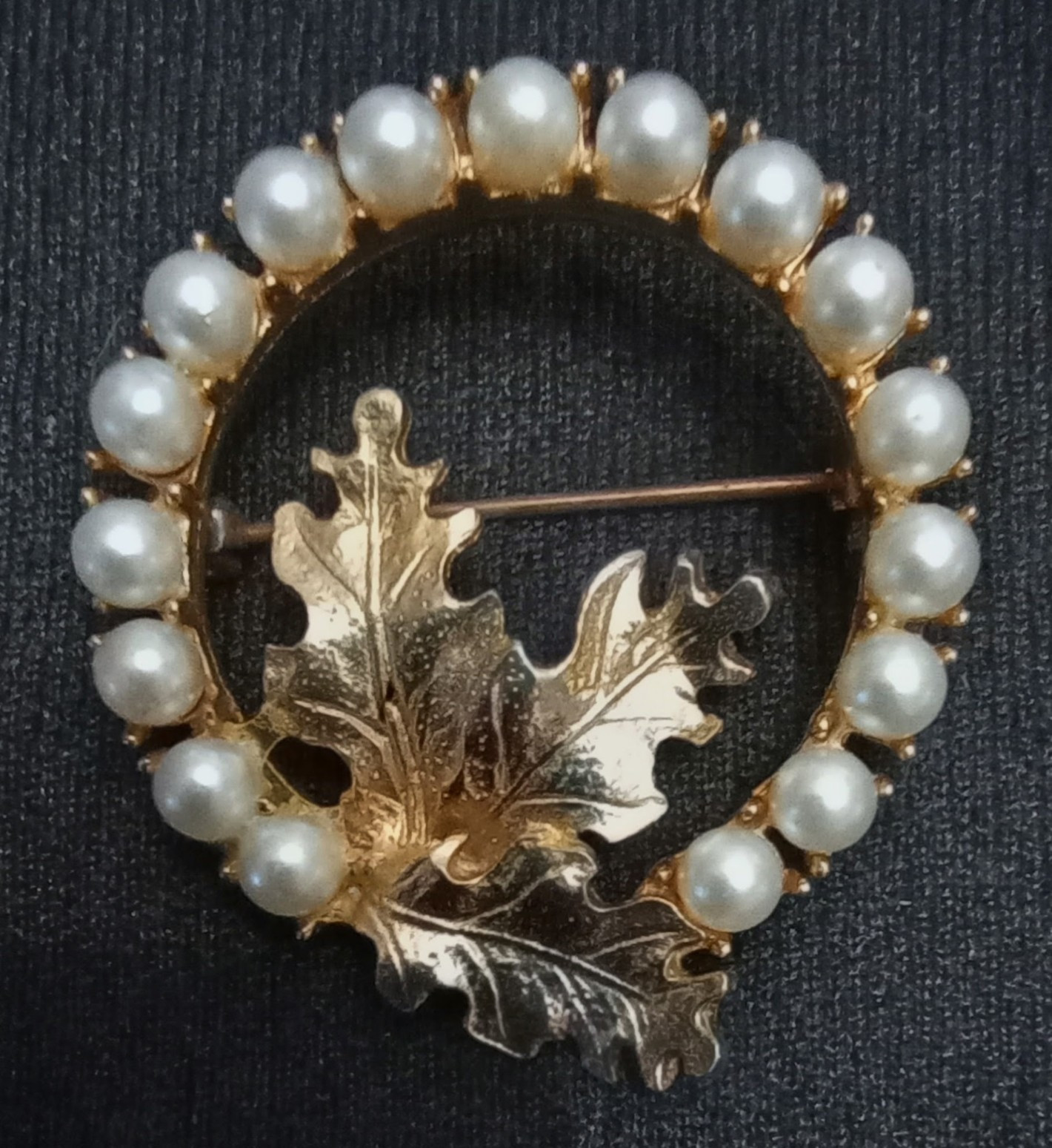 Gold Tone Wreath Leaf Brooch Pin, Round Simulated White Imitation Pearls