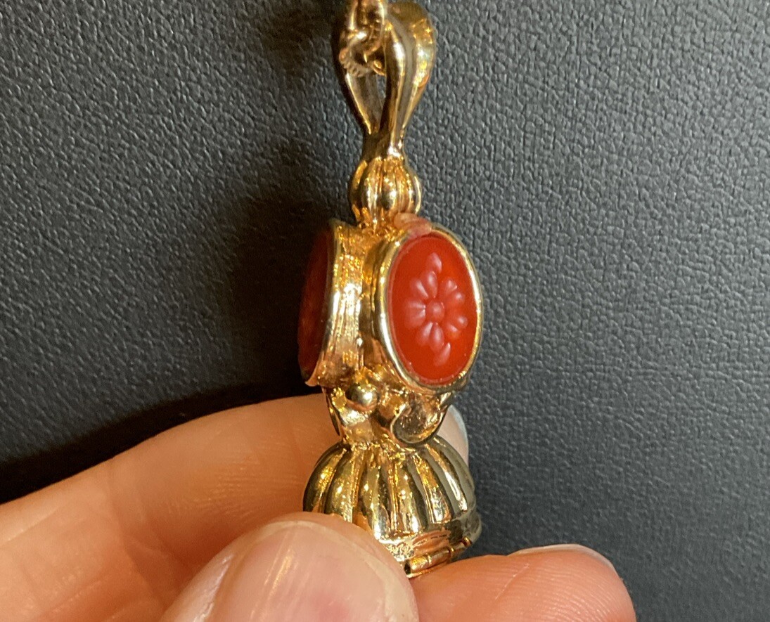 1928 Vintage Pendant Locket Poison Seal Unique With 30” Chain Gold Tone