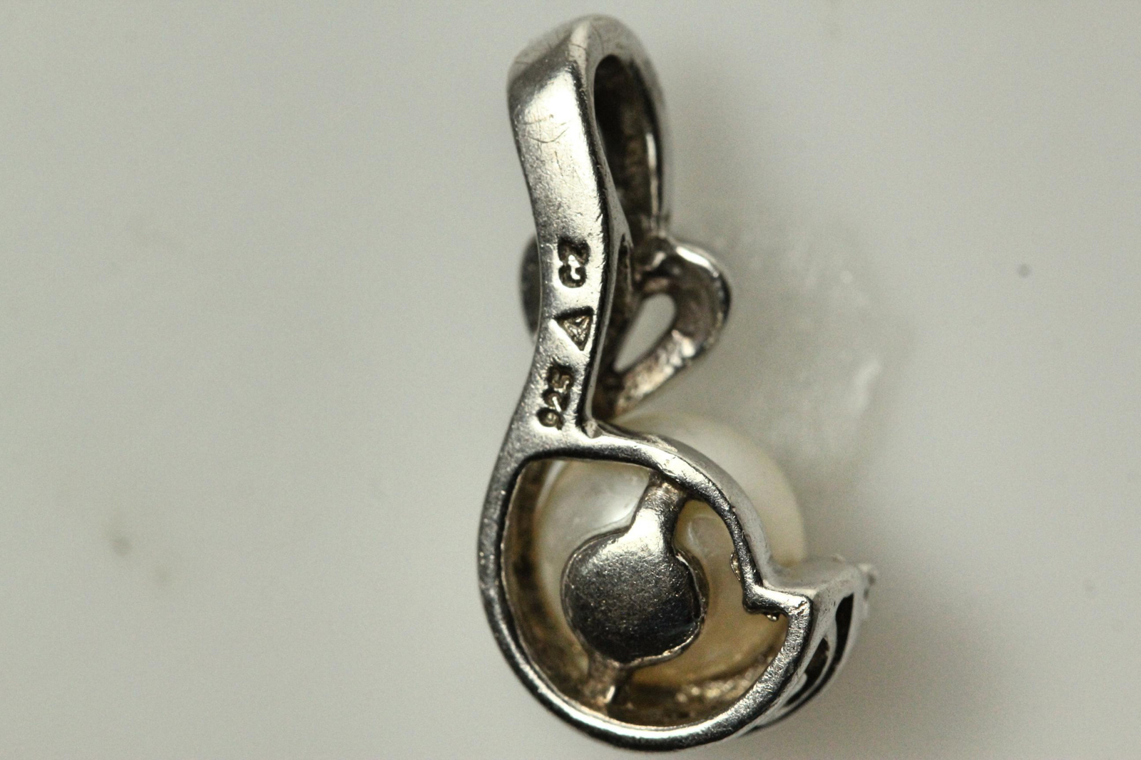 925 Sterling Silver 6.8 mm Pearl Drop Pendant 1.8 Grams (PEN6532)