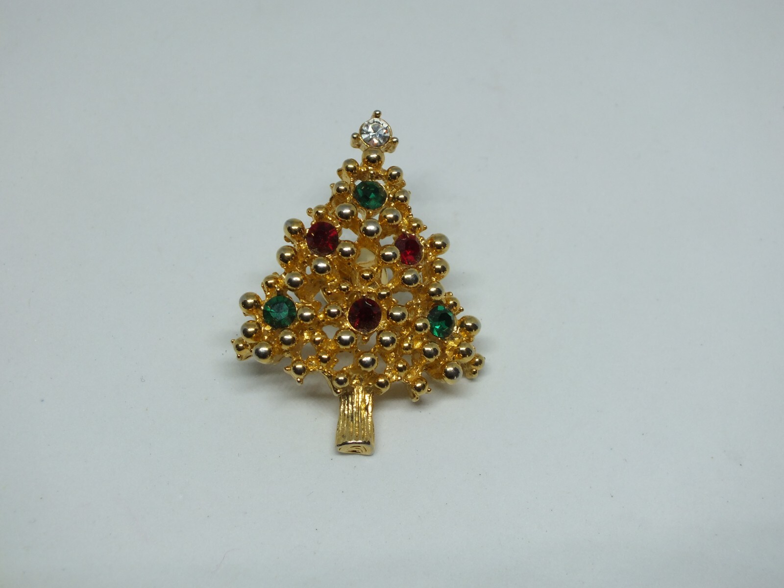 Stunning Brooch Pin Gold Tone Christmas Tree Colorful Rhinestones 1 3/4x 1 1/4″