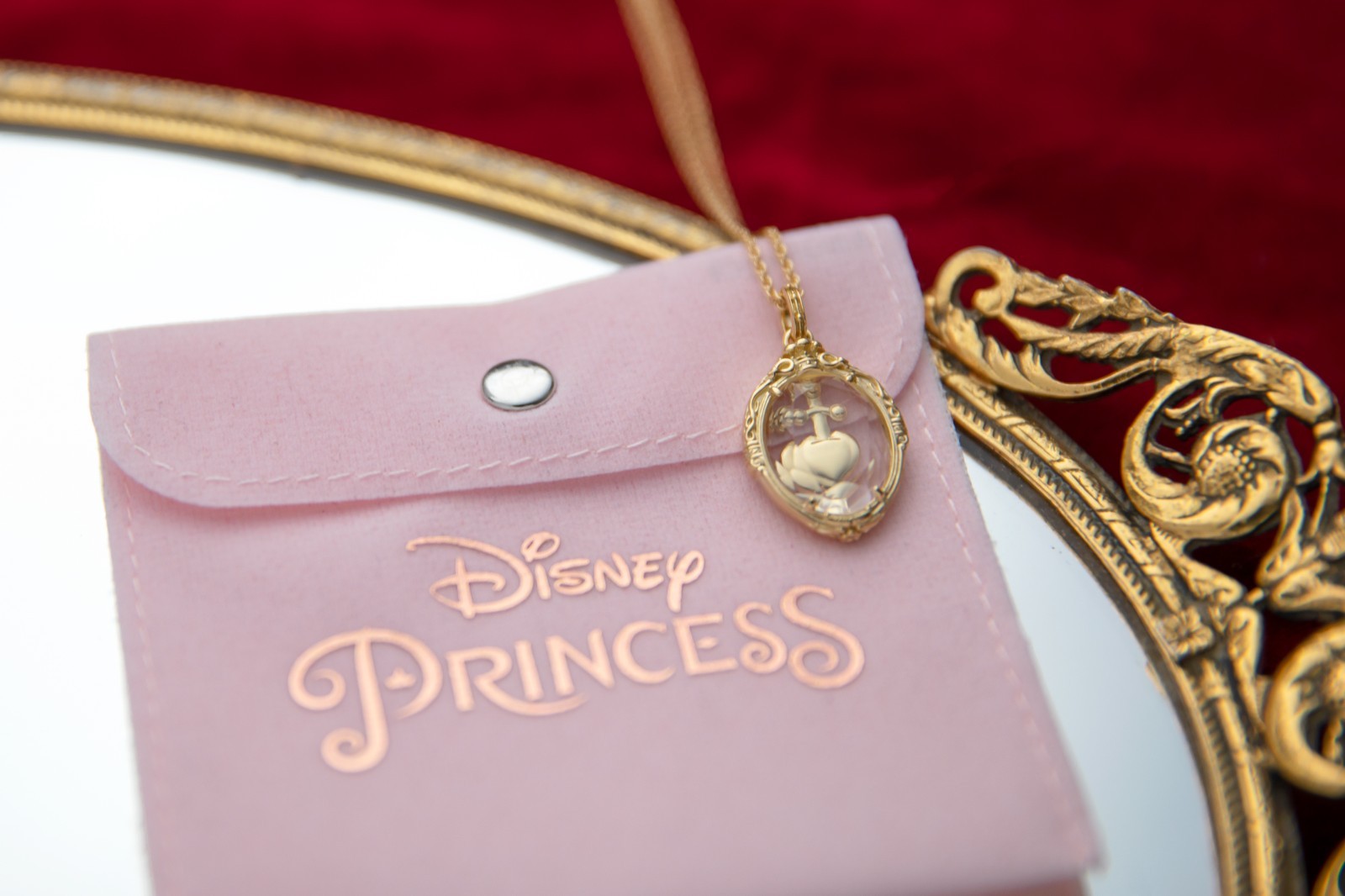 Disney X RockLove NEW ‘Snow White’ Dagger Heart Intaglio Pendant Necklace Gold