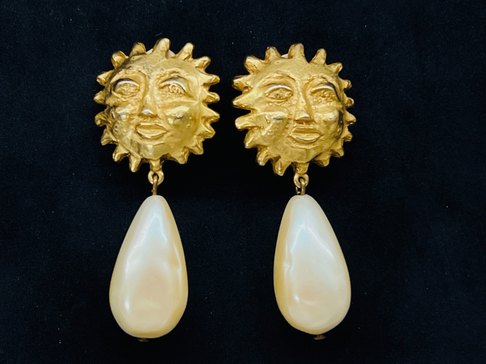 Donna Karan DKNY 1980’s / 90’s Drop Pearl Gold Sun Earrings – Robert Lee Morris