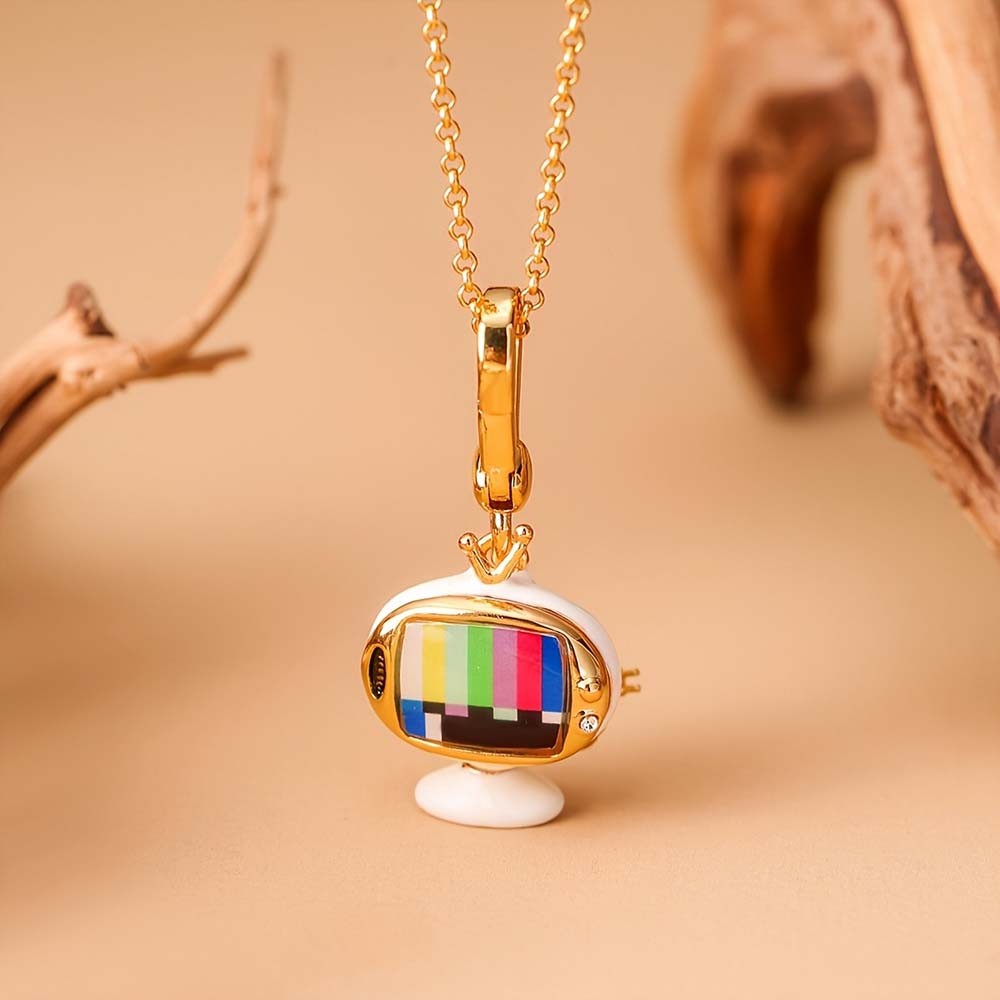 Vintage-Styled Pendant Durable Sturdy Lightweight Gold-Plated Vintage TV Pendant
