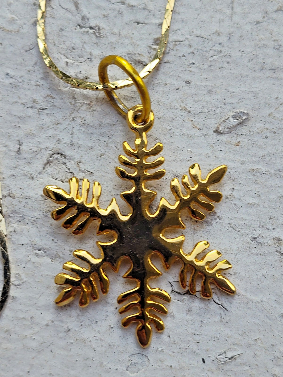Gold Tone Snowflake Flower Pendant Chain Necklace