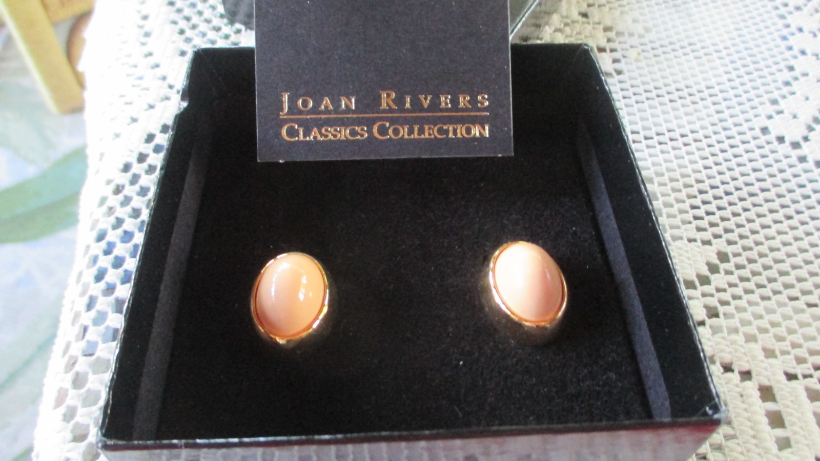 JOAN RIVERS CREAMY BEIGE CLIP ON EARRINGS