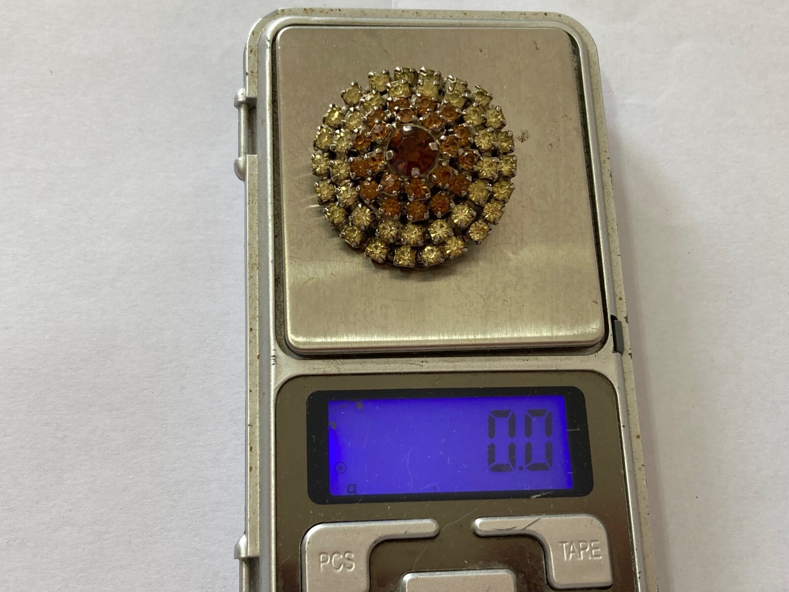 VECCHIA BIGIOTTERIA GIOIELLO SPILLA PINS CON PIETRE VARIE.