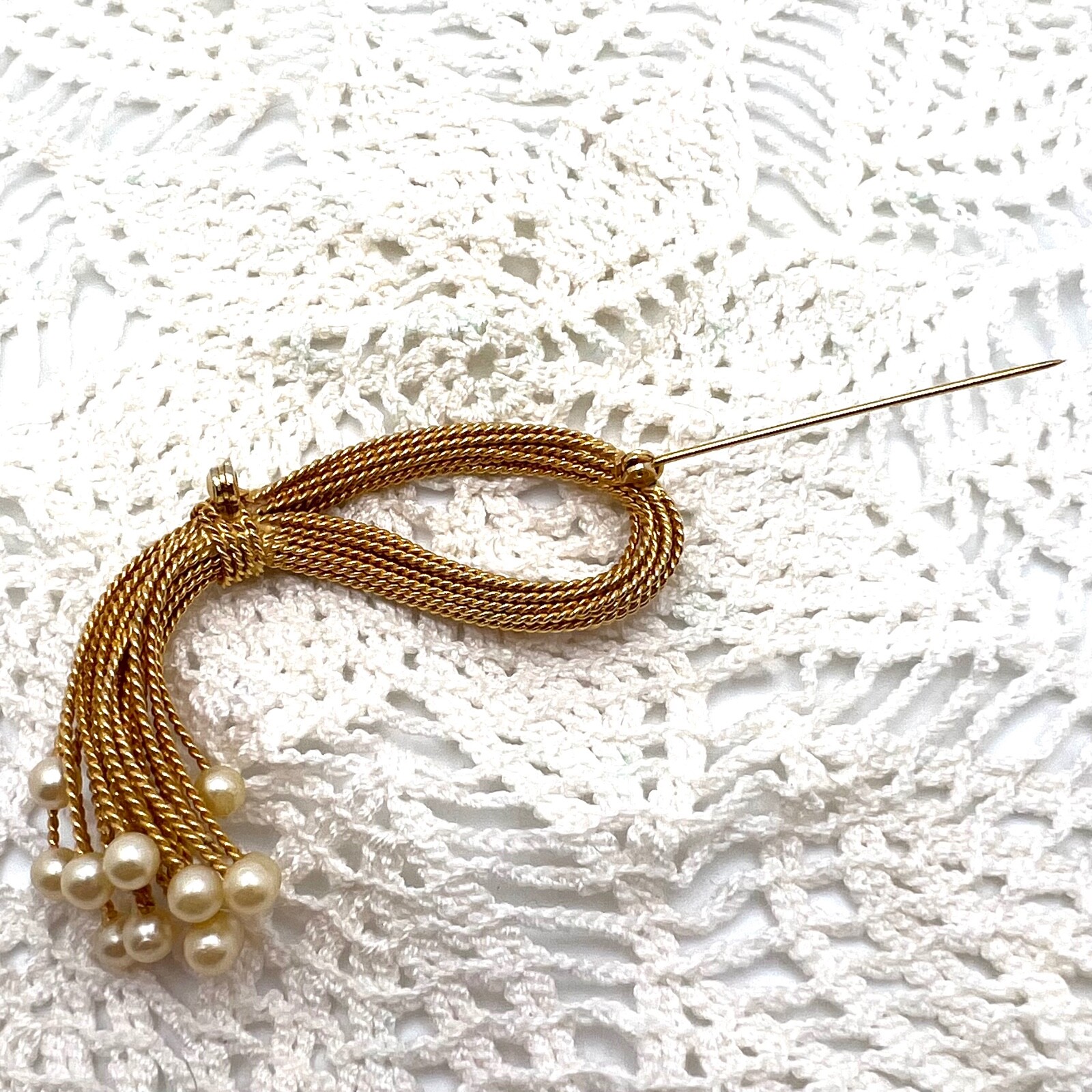 Goldtone Rope & Pearl Swirl Brooch – Perfect for Blouse or Jacket 2 3/4″
