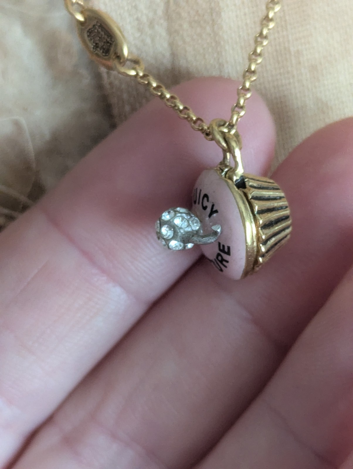 Juicy Couture Pink Cupcake Enamel Lid Opens Trinket Box Charm Pendant Necklace
