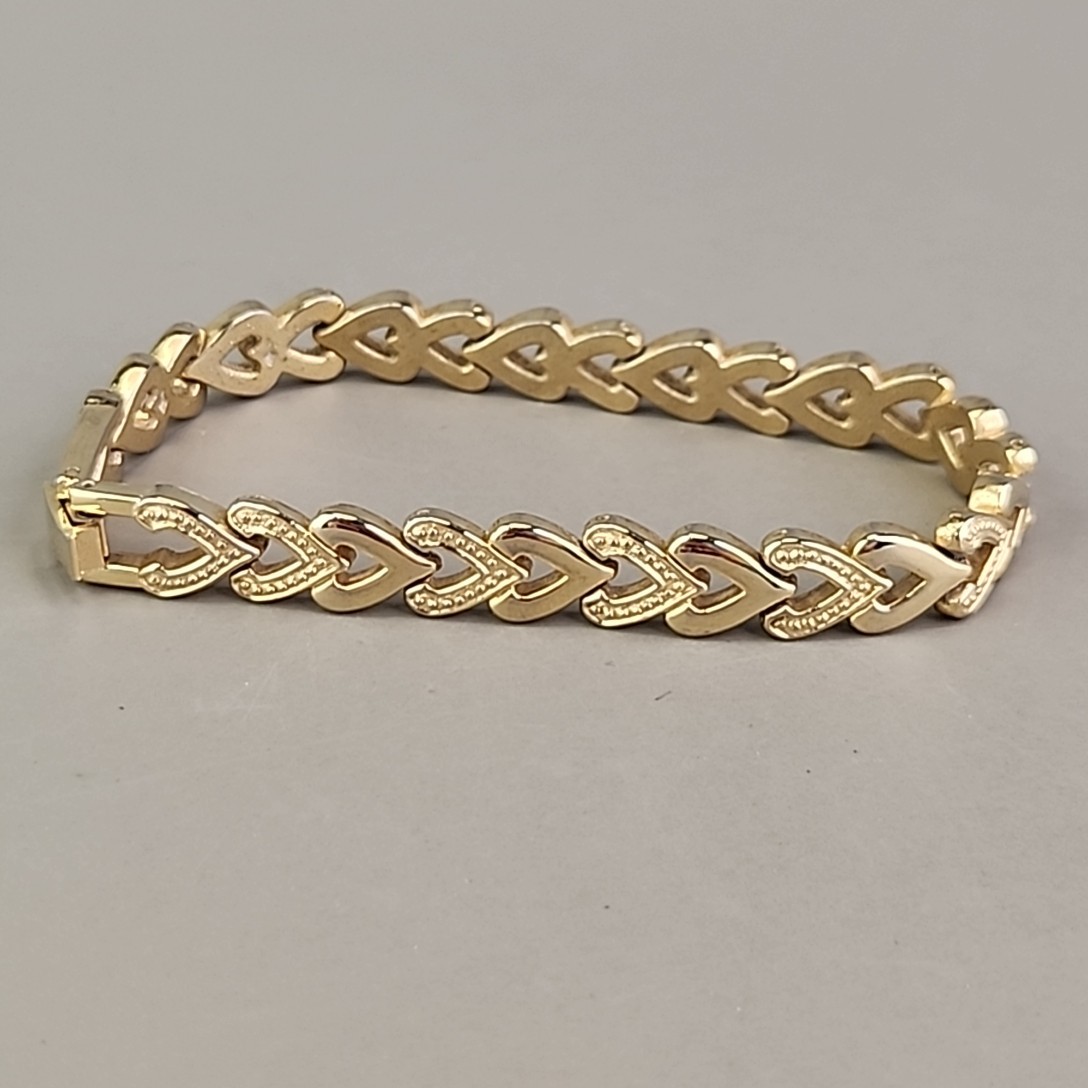 Heart Linked Bracelet Gold Tone Textured Glossy 7.5″