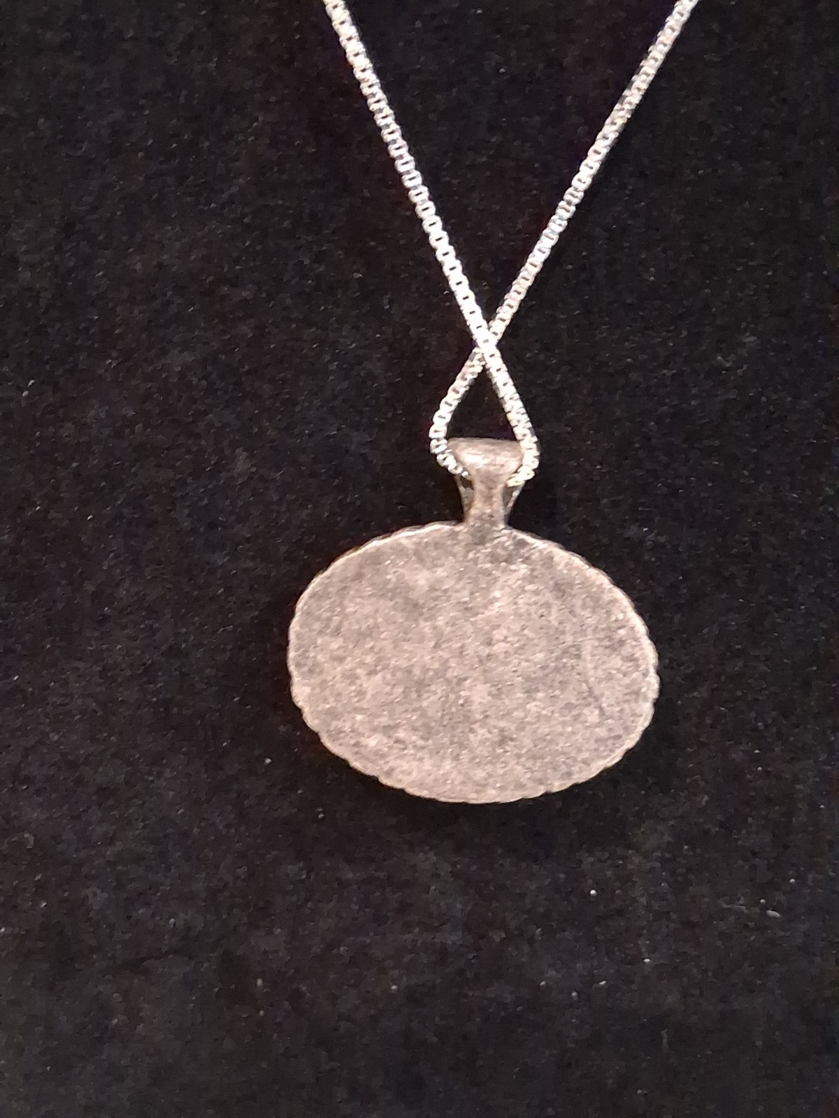 Classic 1″ Blue Howlite Pendant, Bezel Rope Design,18in Silvertoned Box Chain