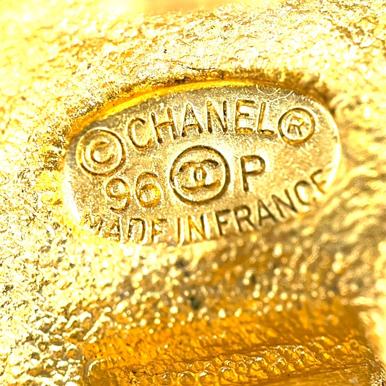 CHANEL 96P CC COCO logo Earrings Round Gold Vintage Authentic accessory JAPAN