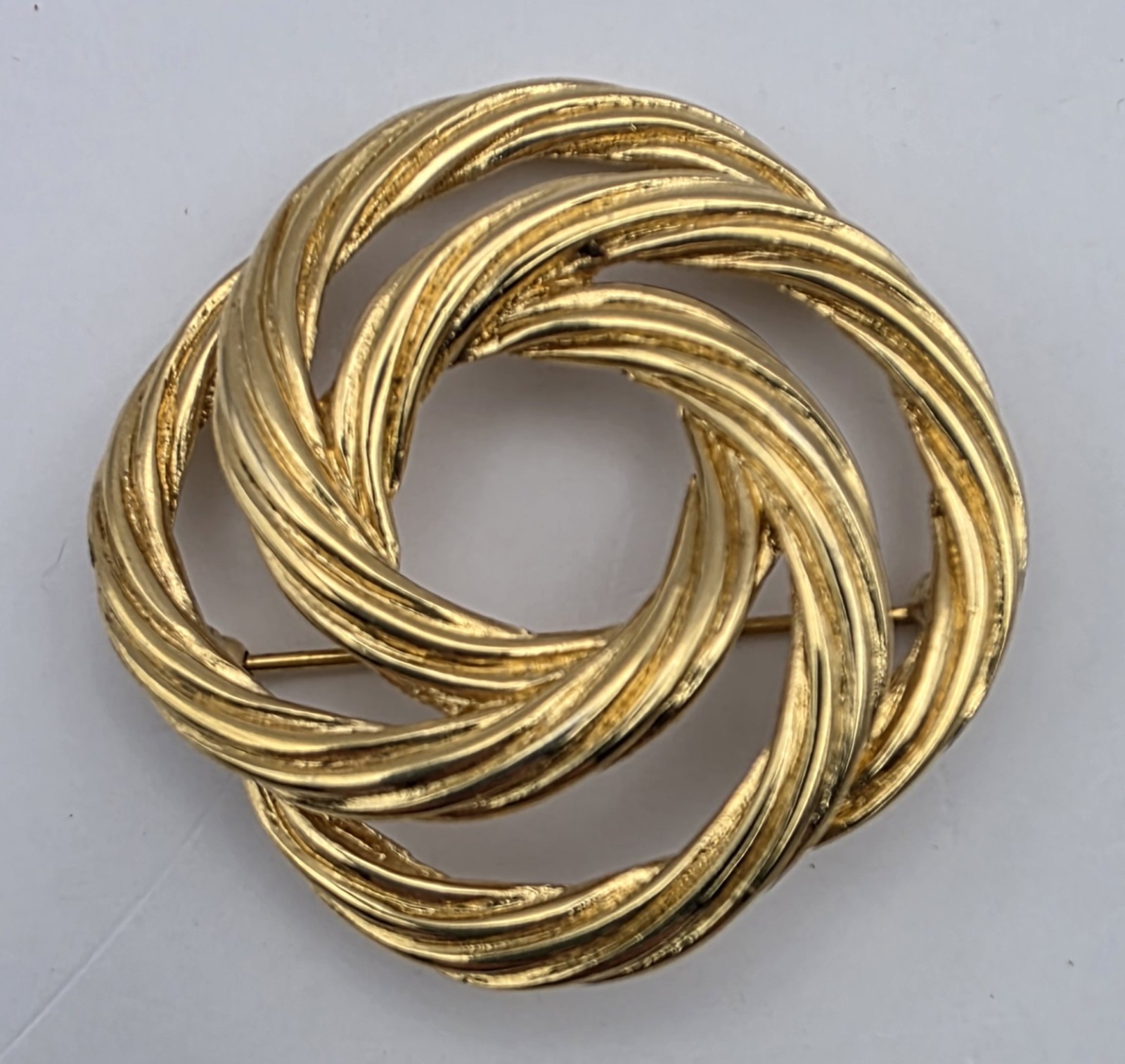 Vintage Gold Tone Monet Woven Eternity Circle Knot Brooch Pin Signed Love Beauty