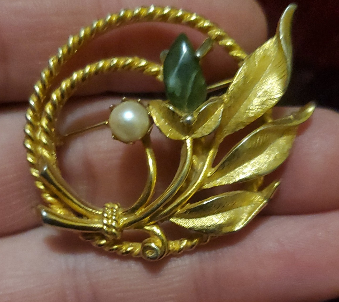 Gold Tone Leaf Swirl Circle Brooch Pin w/ White Imitation Pearl & Green Stone