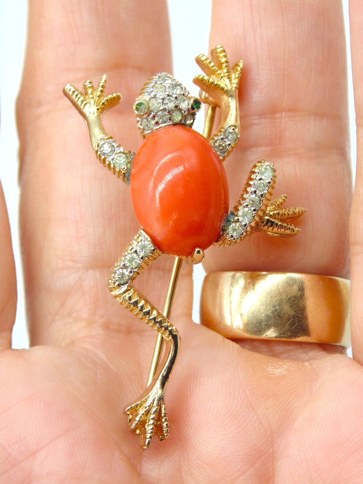 RARE Vintage Signed NETTIE ROSENSTEIN ~ Coral Glass & Rhinestone FROG BROOCH PIN