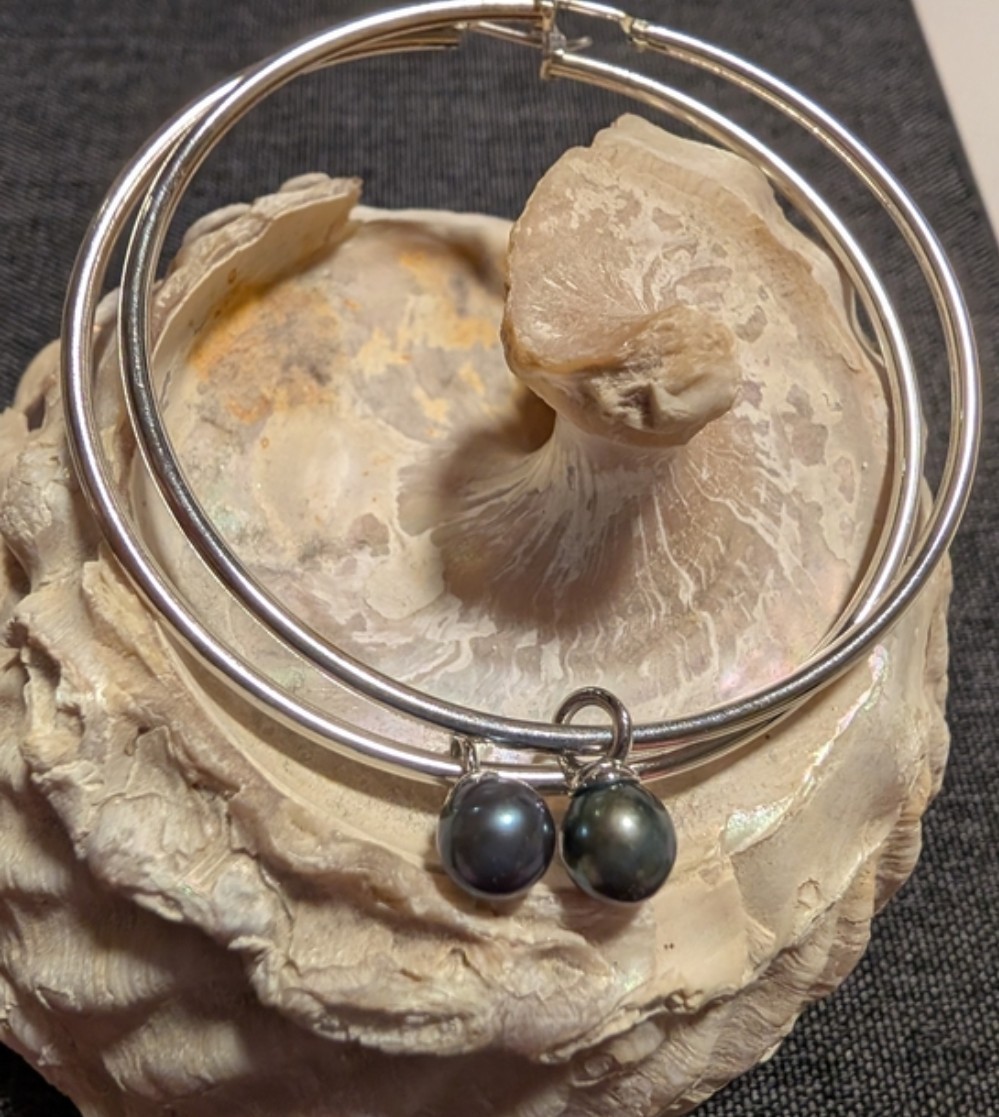NWT Vantel Pearls Hypnotic Hoops Large Silver Plated With Peacock Black Pearls
