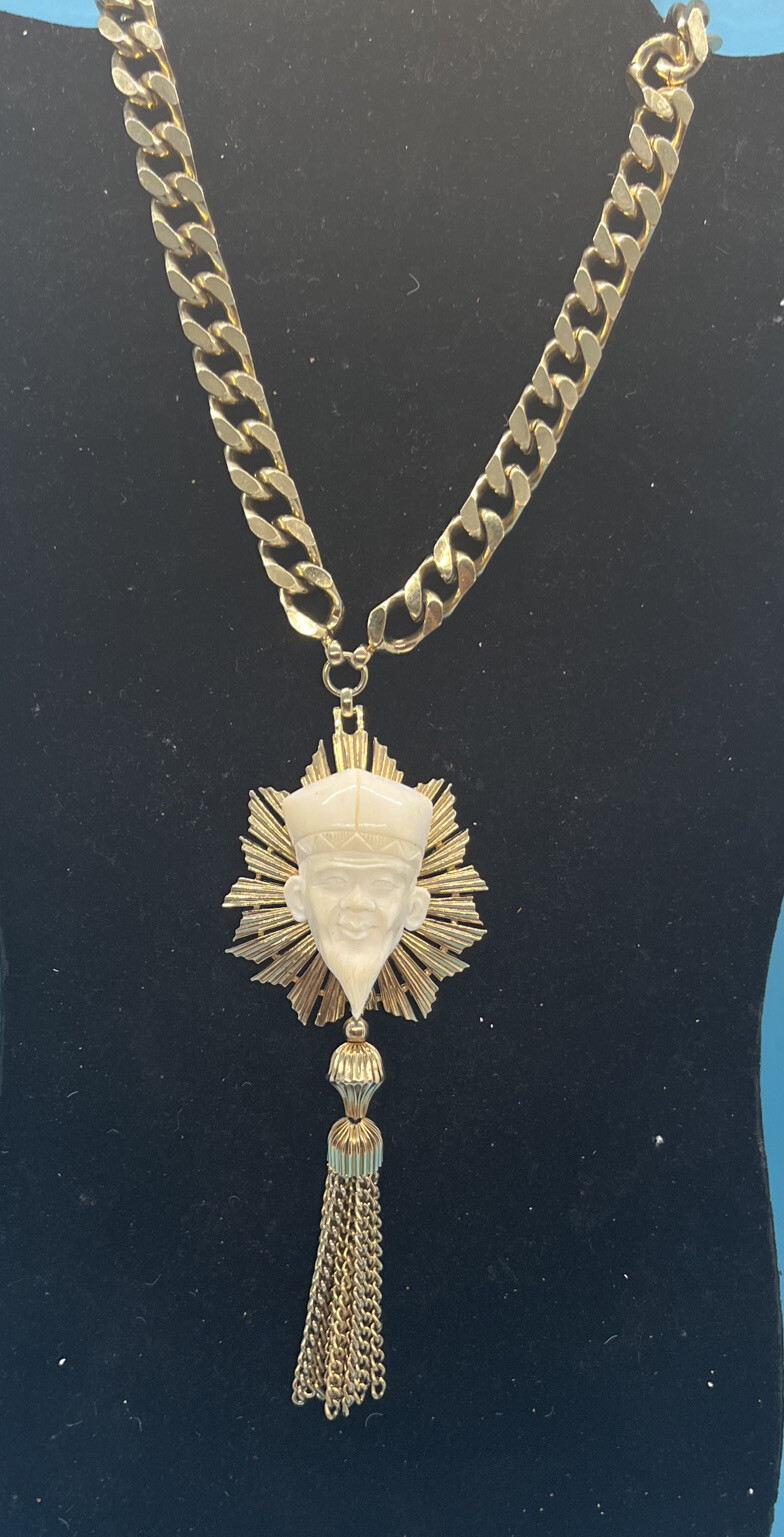 Vintage Nettie Rosenstein Gold Tone Carved Resin Pendant Curb Chain Necklace Wow