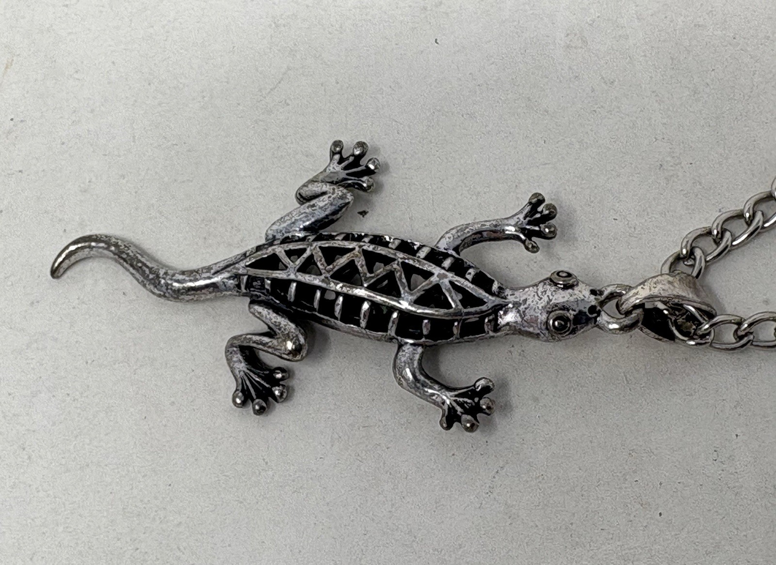 Joe Cool Lizard Pendant Silver-Tone Metal Necklace (G1) Accessories Jewellery
