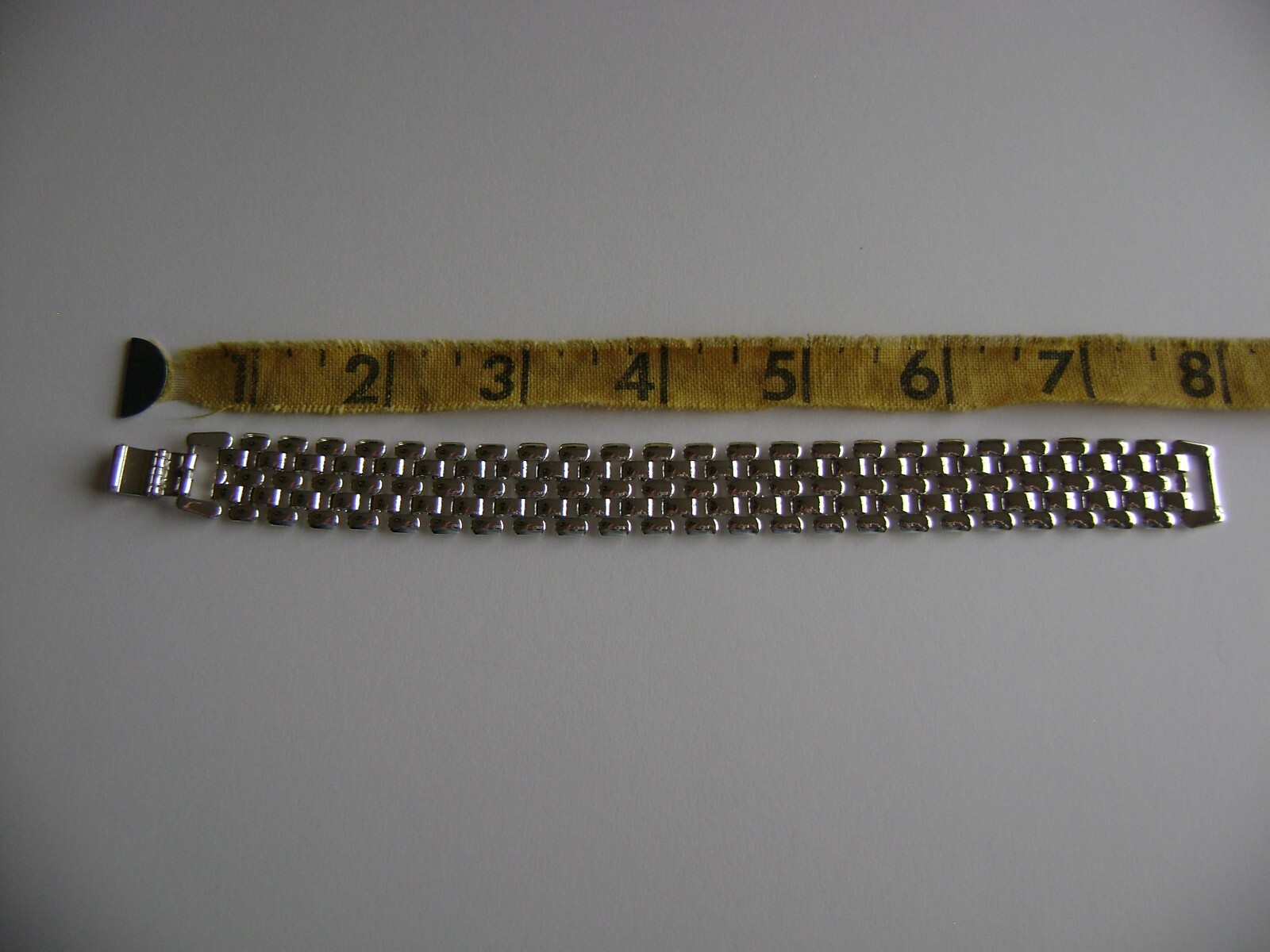 WOMEN’S BRACELET SILVER TONE LINKS CLASP COSTUME FASHION FITS 6.5 TO 7 ” WRIST