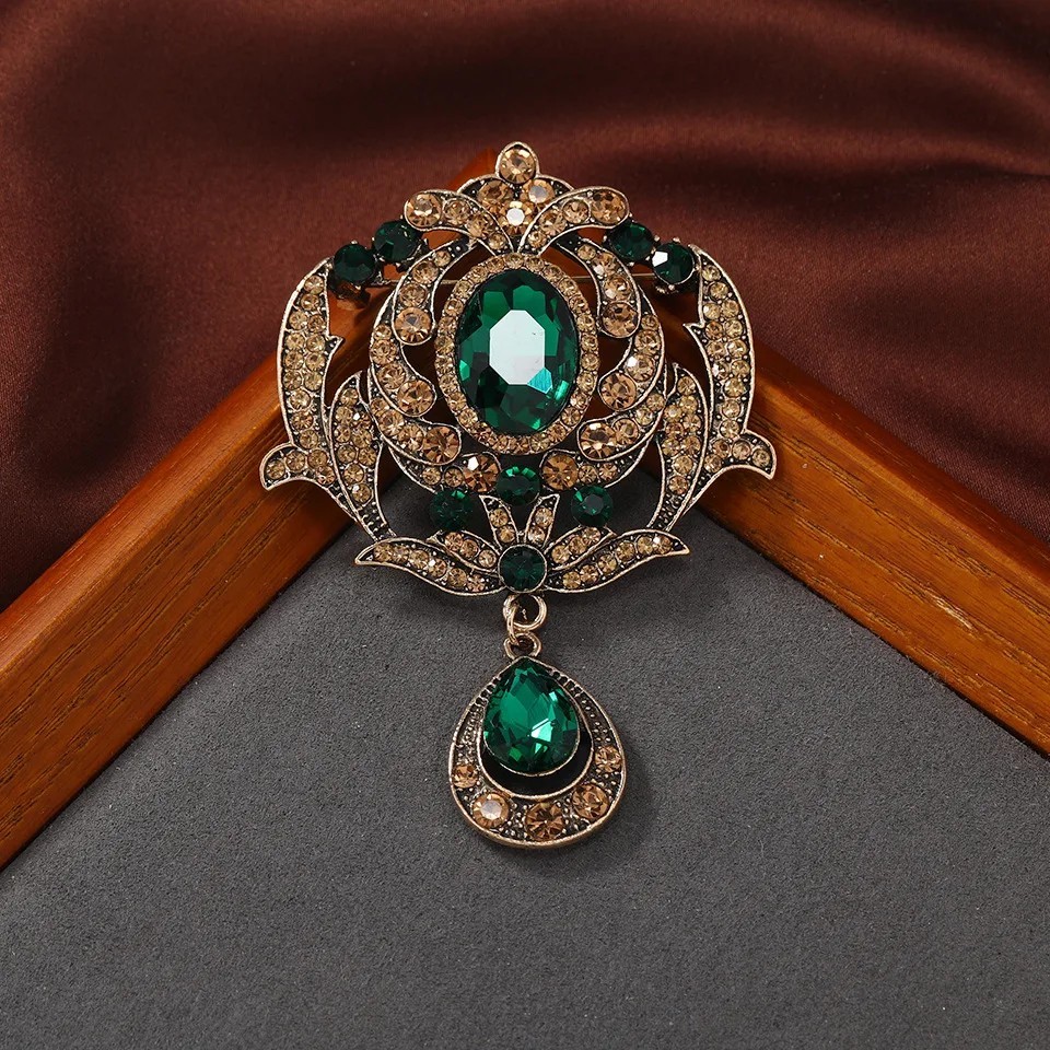 Women’s Vintage Crystal Pins Brooches Pendant Baroque Luxury Buckle Accessories
