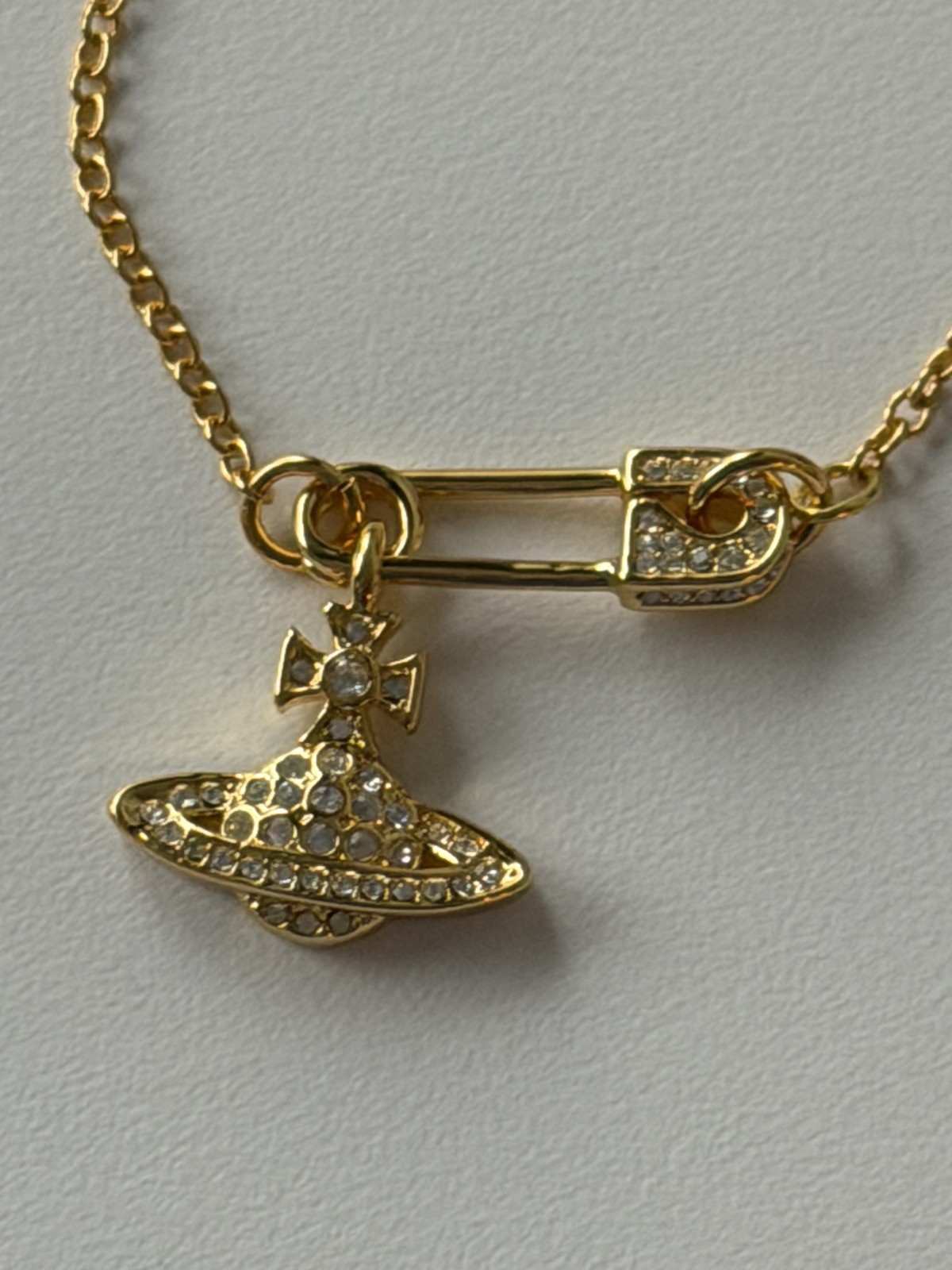 VW Lucrece Bracelet – Gold