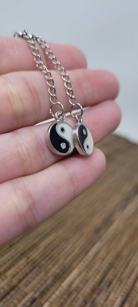Yin Yang Dangle Earrings 90s Retro Tao Balance Symbol Lightweight Chain Design
