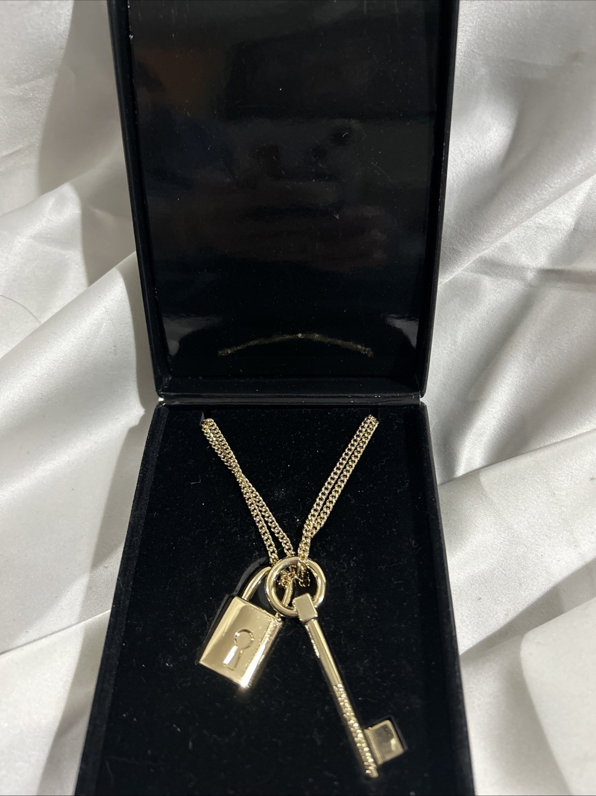 Victoria Secret Scandalous Gold Tone Lock And Key Necklace