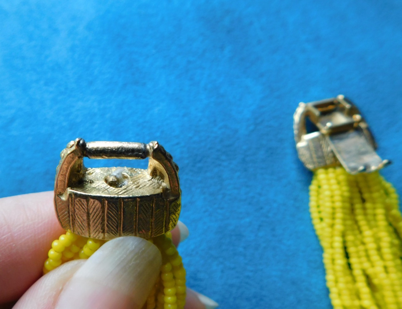 Multi-Layered Necklace : Yellow Seed Beads & Textured Gold-tone Clasp