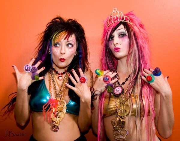 2005 MySpace Hand Skeleton Necklace Scene Queen White Halloween