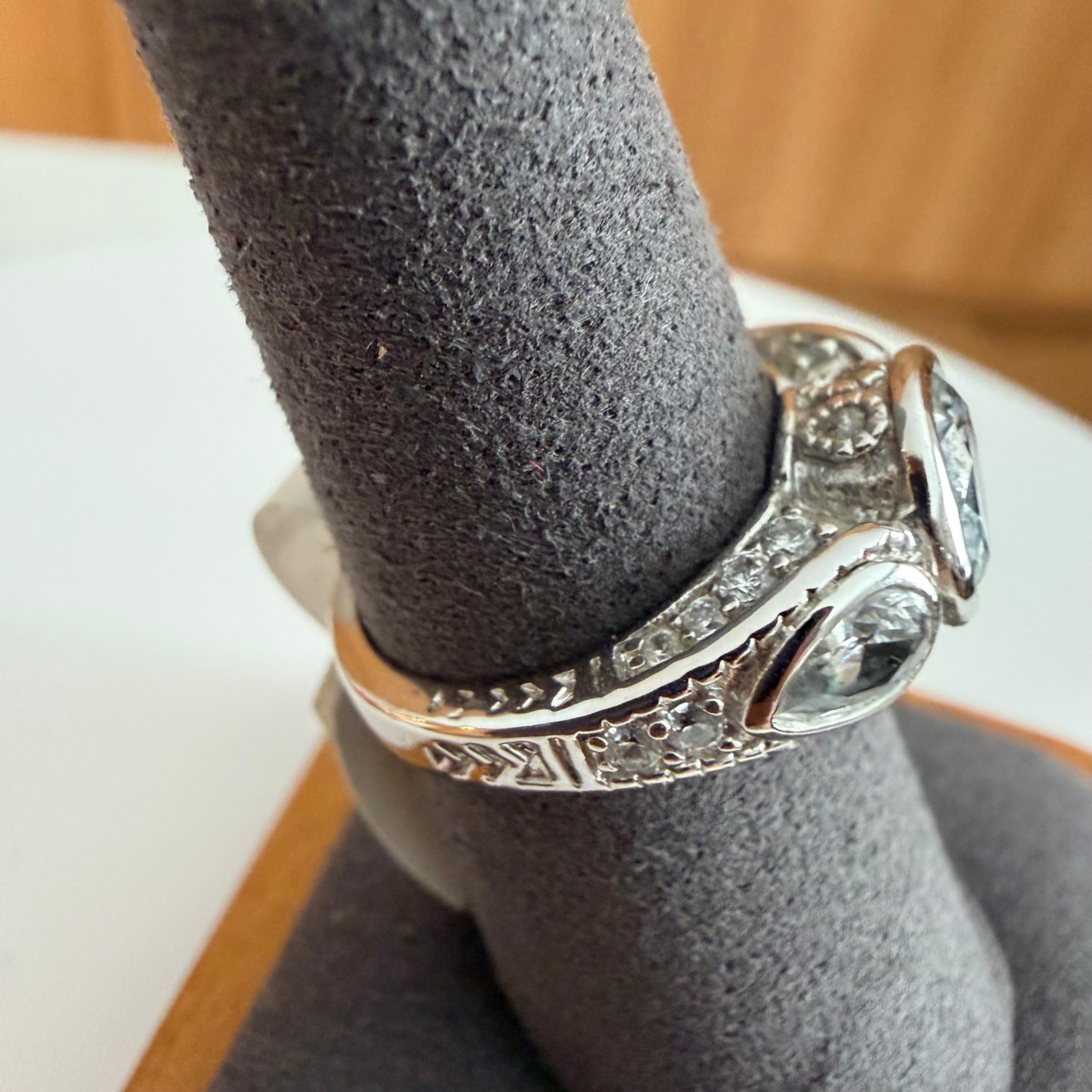 Silver Tone Three Stone Clear Bezel Set Filigree Ring Size 7 PP48