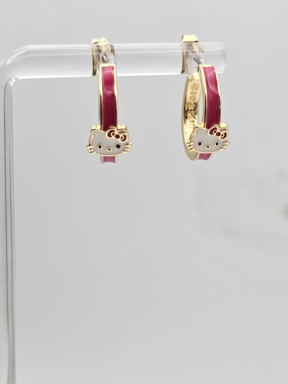 New in Box Hello Kitty Pink Enamel Gold Flash Plated Small Hoop Earrings ✨️