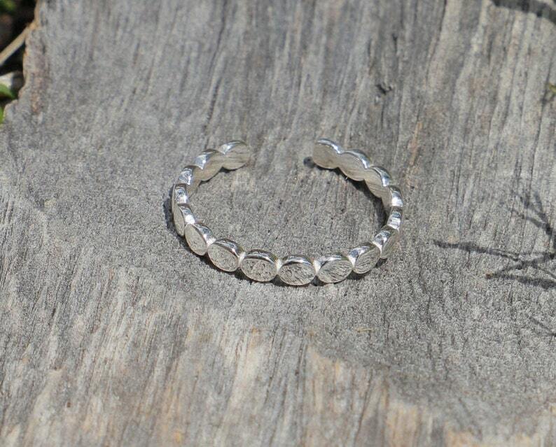Solid Metal Women’s Circle Link Adjustable Toe Ring 14k White Gold Plated Silver