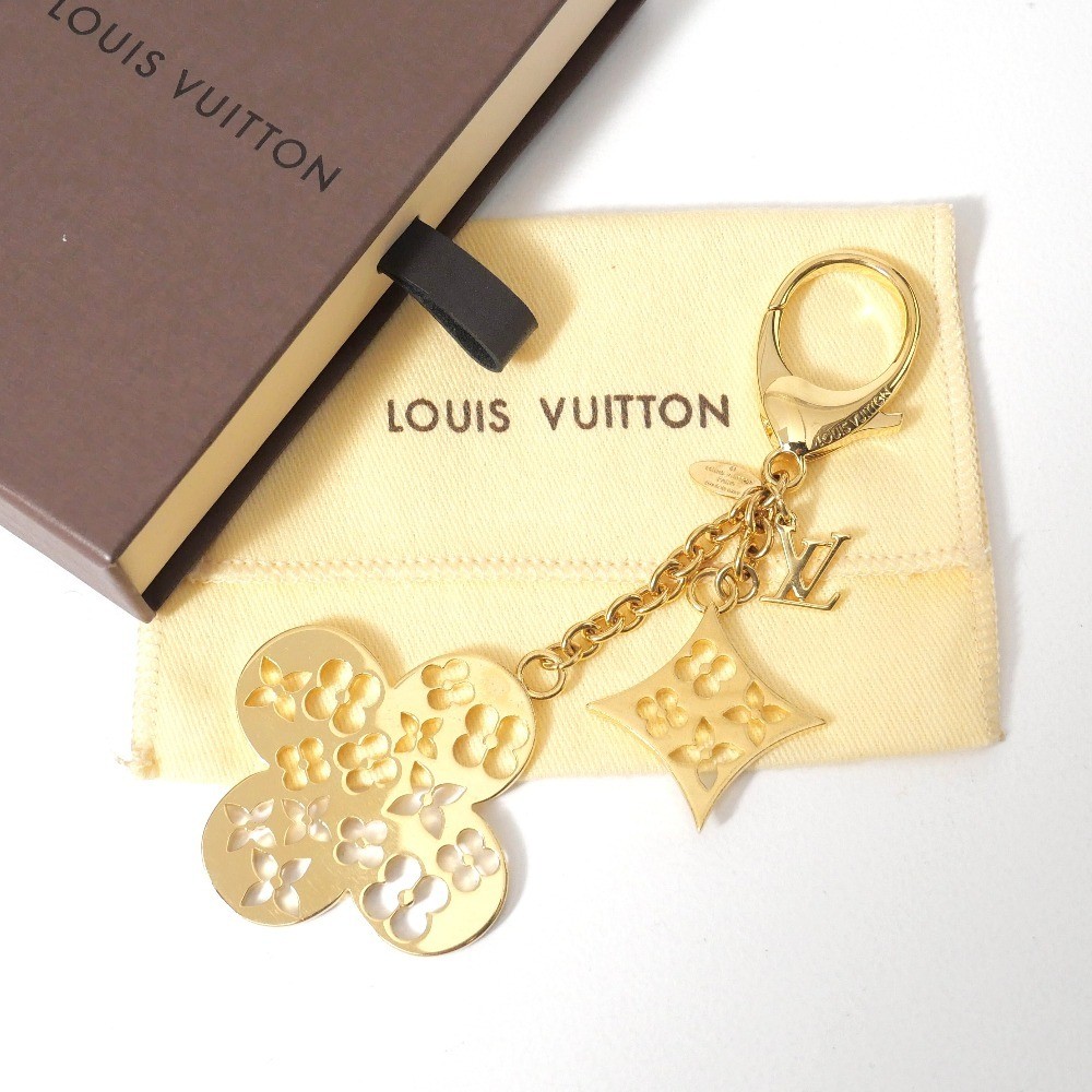 LOUIS VUITTON Monogram Charm M67930 Gold Made in Italy 2014 EA0164 LV Logo Acces