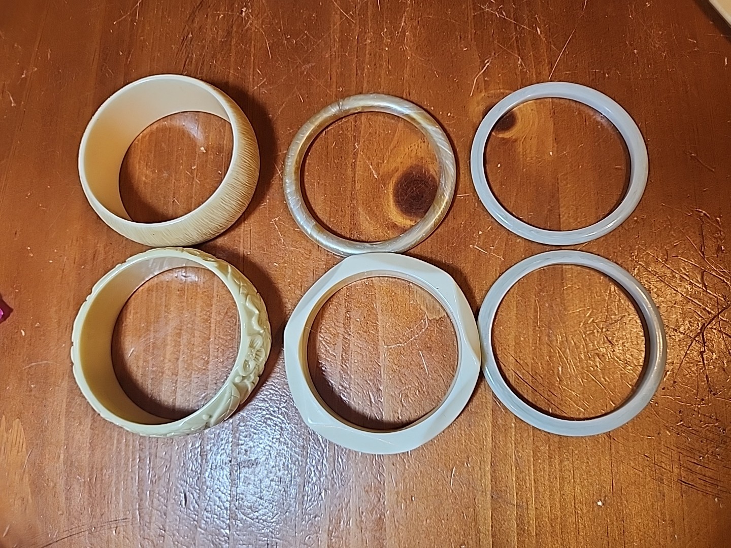 6 Plastic Bangle Bracelets Vtg To Mod Beige Cream Off White Gray