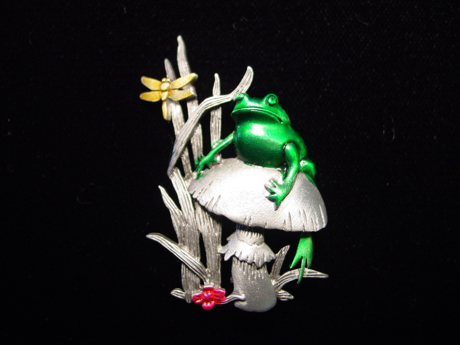 “JJ” Jonette Jewelry Silver Pewter ‘FROG on Mushroom’ with Dragonfly Pin