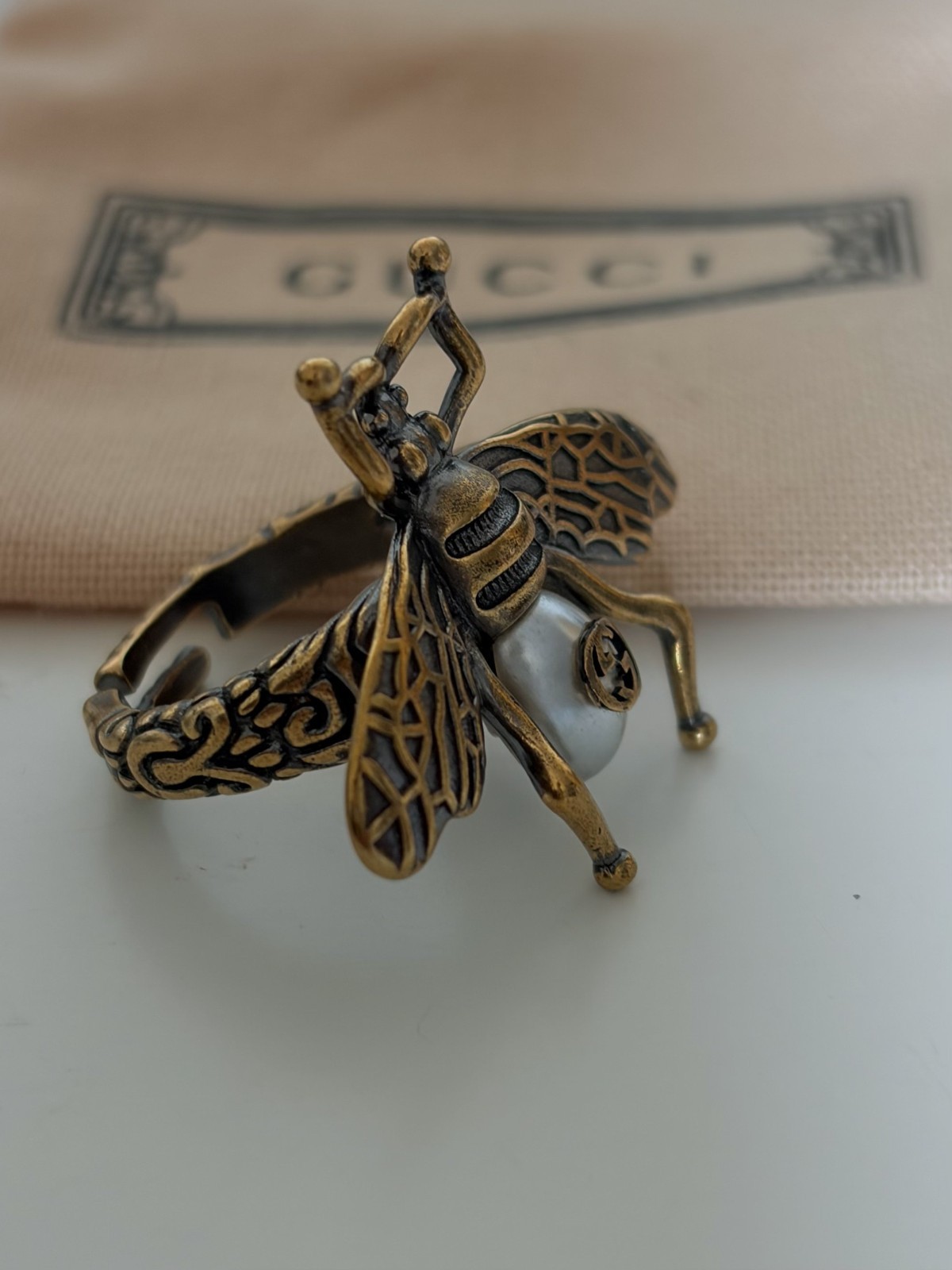 Gucci Vintage Signature Bee Ring Gold Tone Faux Pearl US 7 Italy