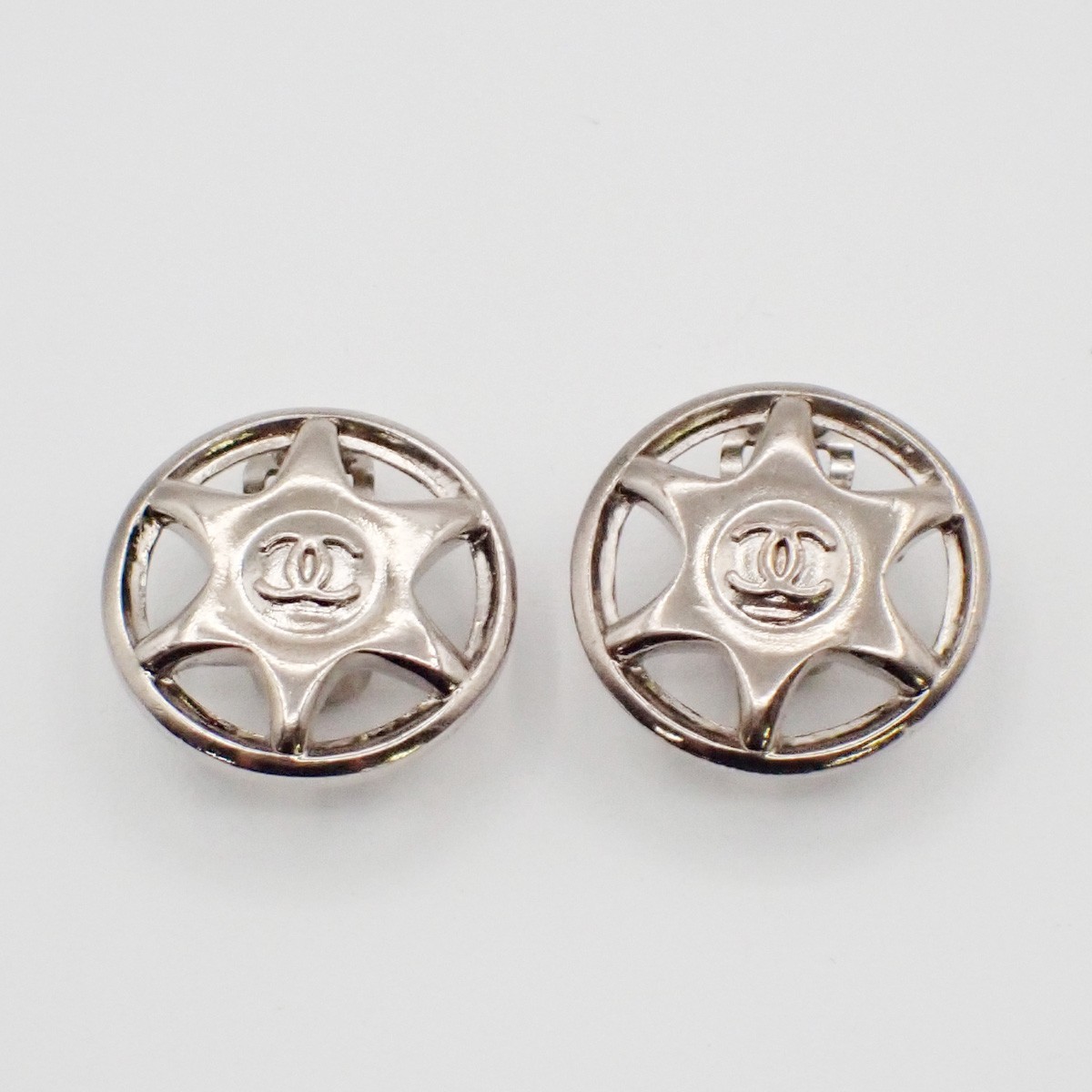 CHANEL Hexagram CC Logo Round Button Earrings 97A Clip-On Silver Vintage 31RL915