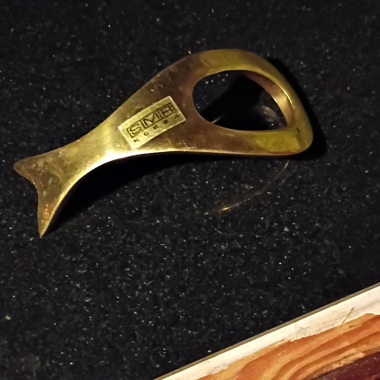 SMR Korea Signed Gold Tone Metal Abstract Brooch Pin, No Stone