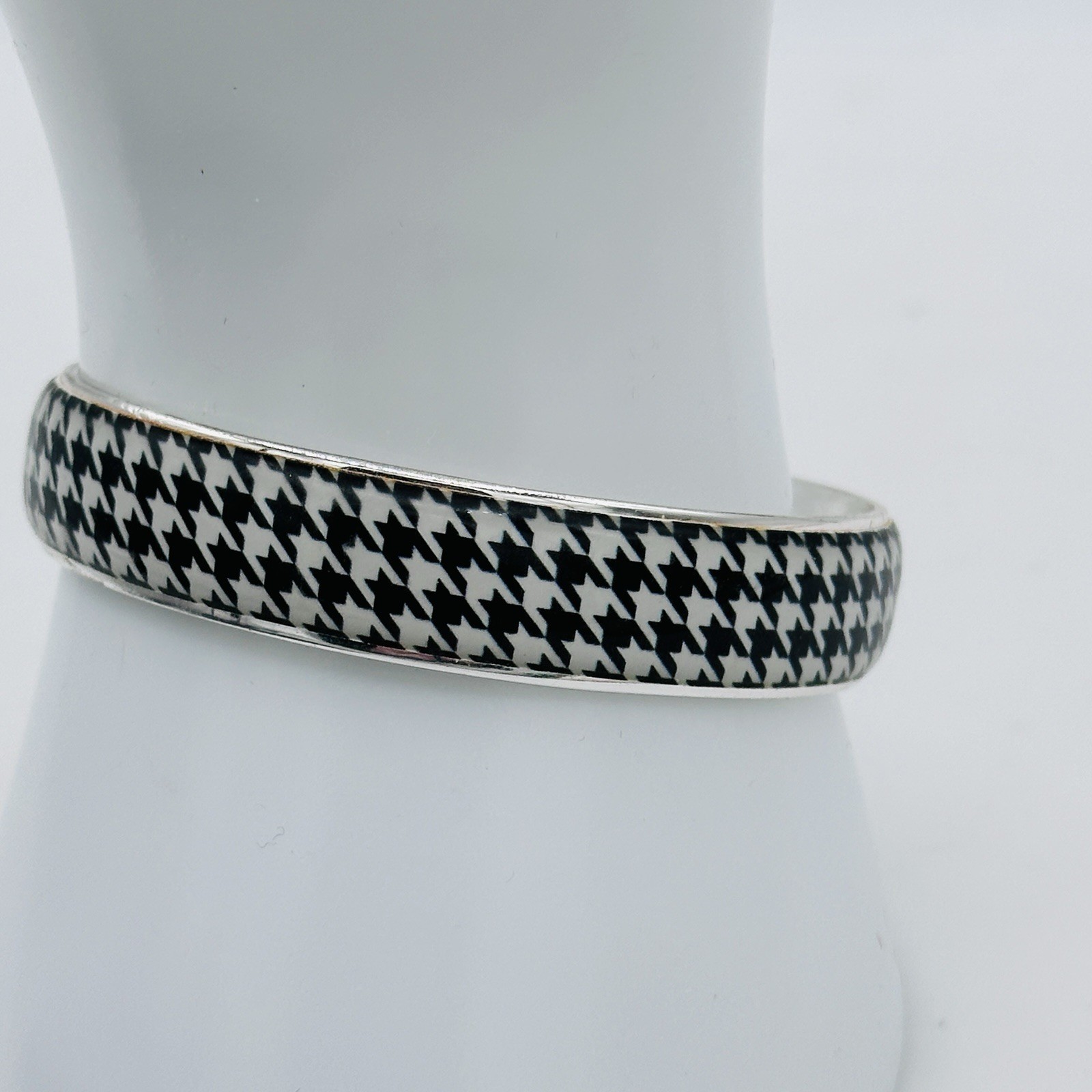 RUSTIC CUFF Houndstooth Enamel Cuff Bracelet Black White Silver Tone Metal Pouch