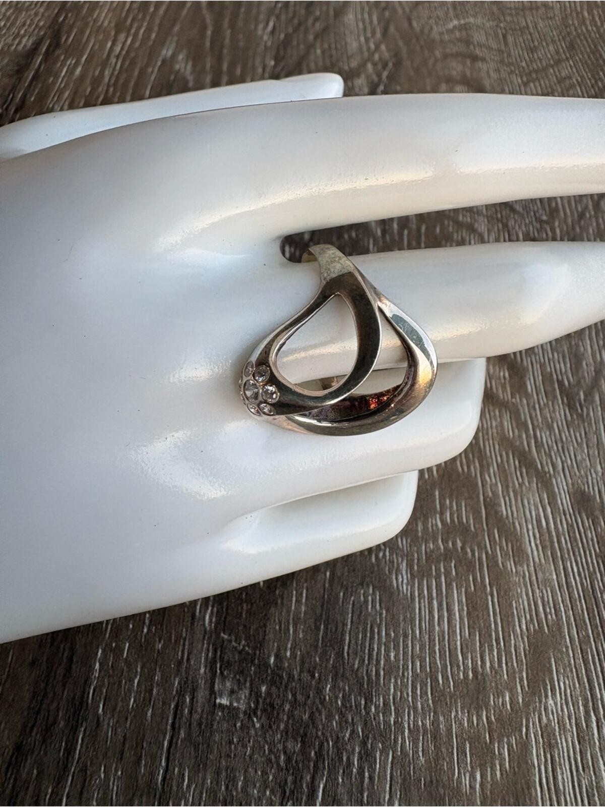 Sterling Silver Open Circle Ring with Crystal Accents – Size 9