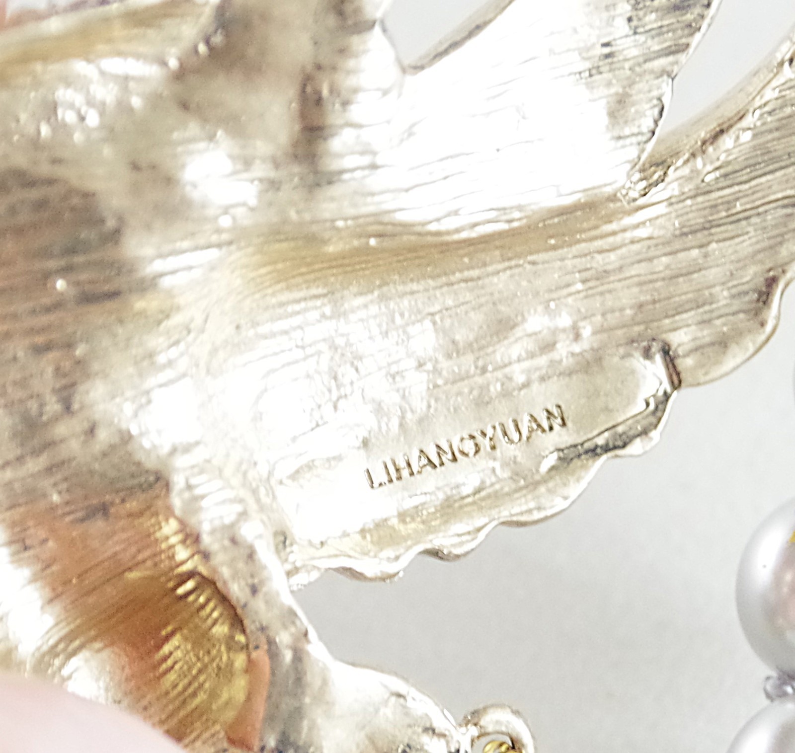NEW DESIGNER STYLE HAND-KNOTTED SILVER PEARL CRYSTAL RHINESTONE PEGASUS NECKLACE