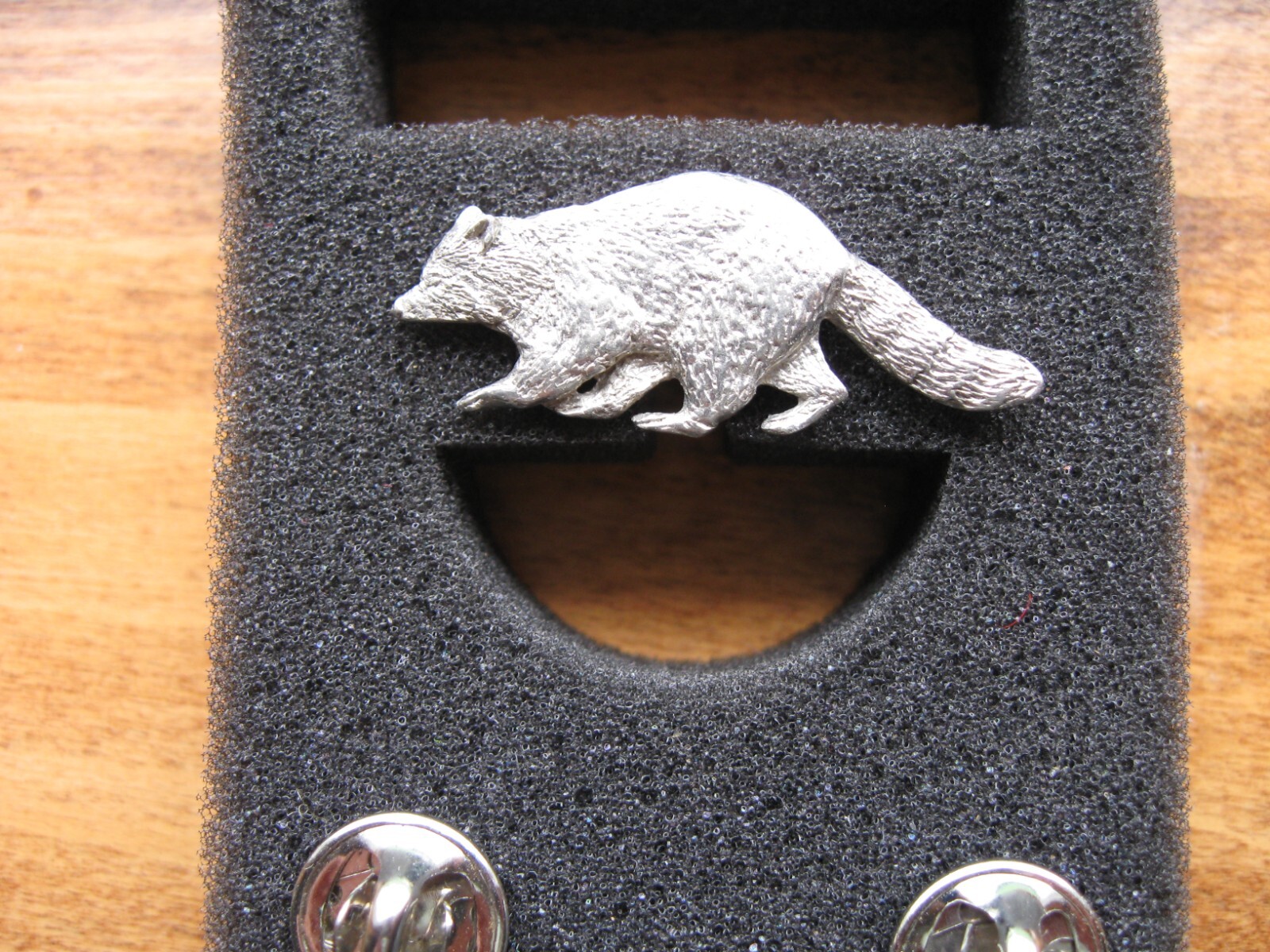  “RACCOON”  Pewter Broach/Lapel/Hat/Pin-GG Harris–1986 #410  Pewter finish